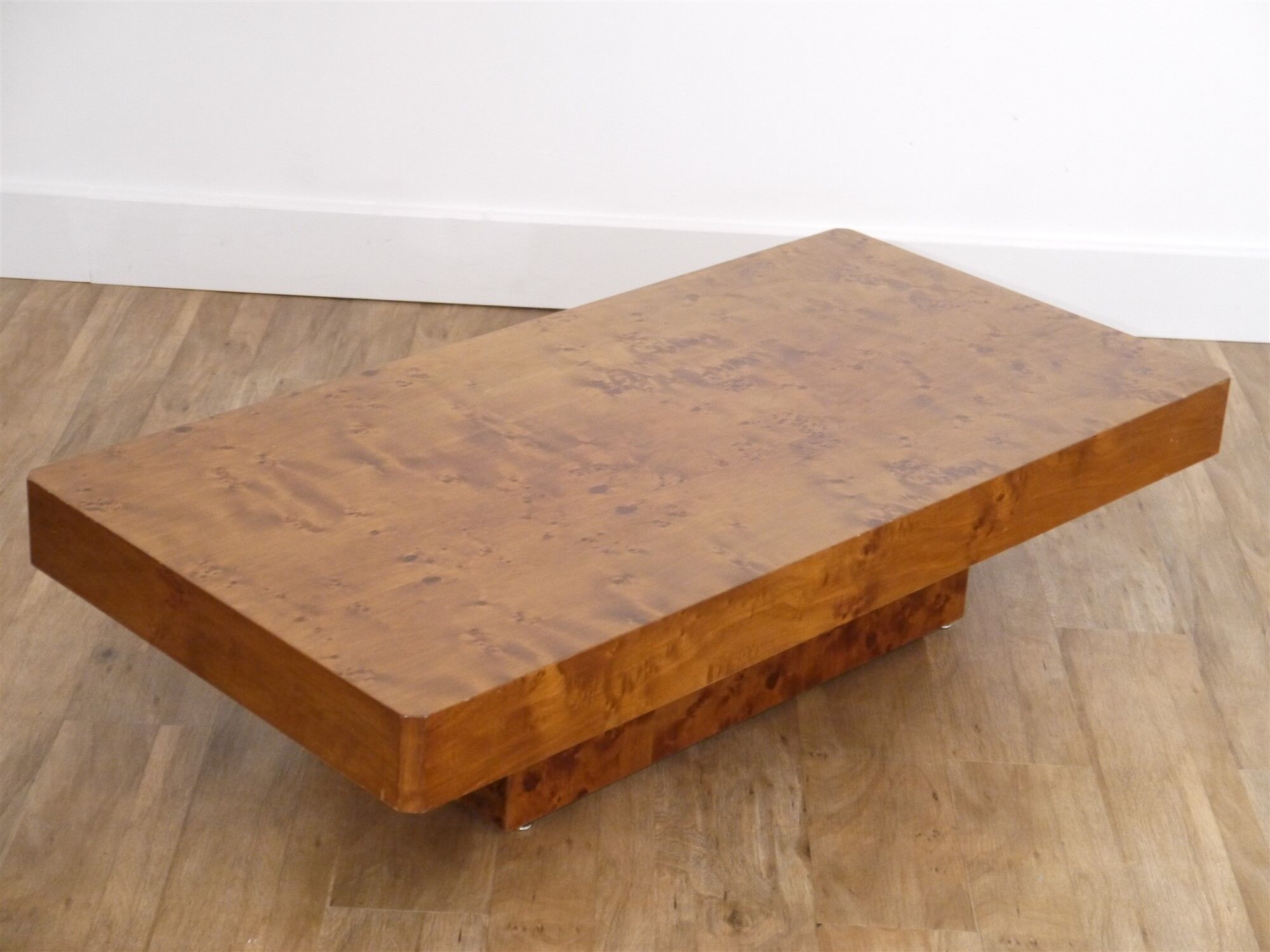 Table basse vintage en loupe d'orme 1970