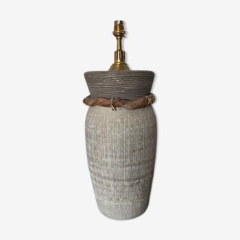 Vintage-style white terracotta-style lamp