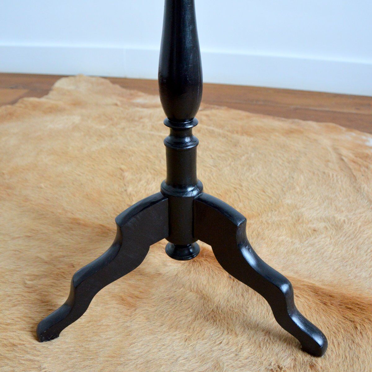 Vintage pedestal table