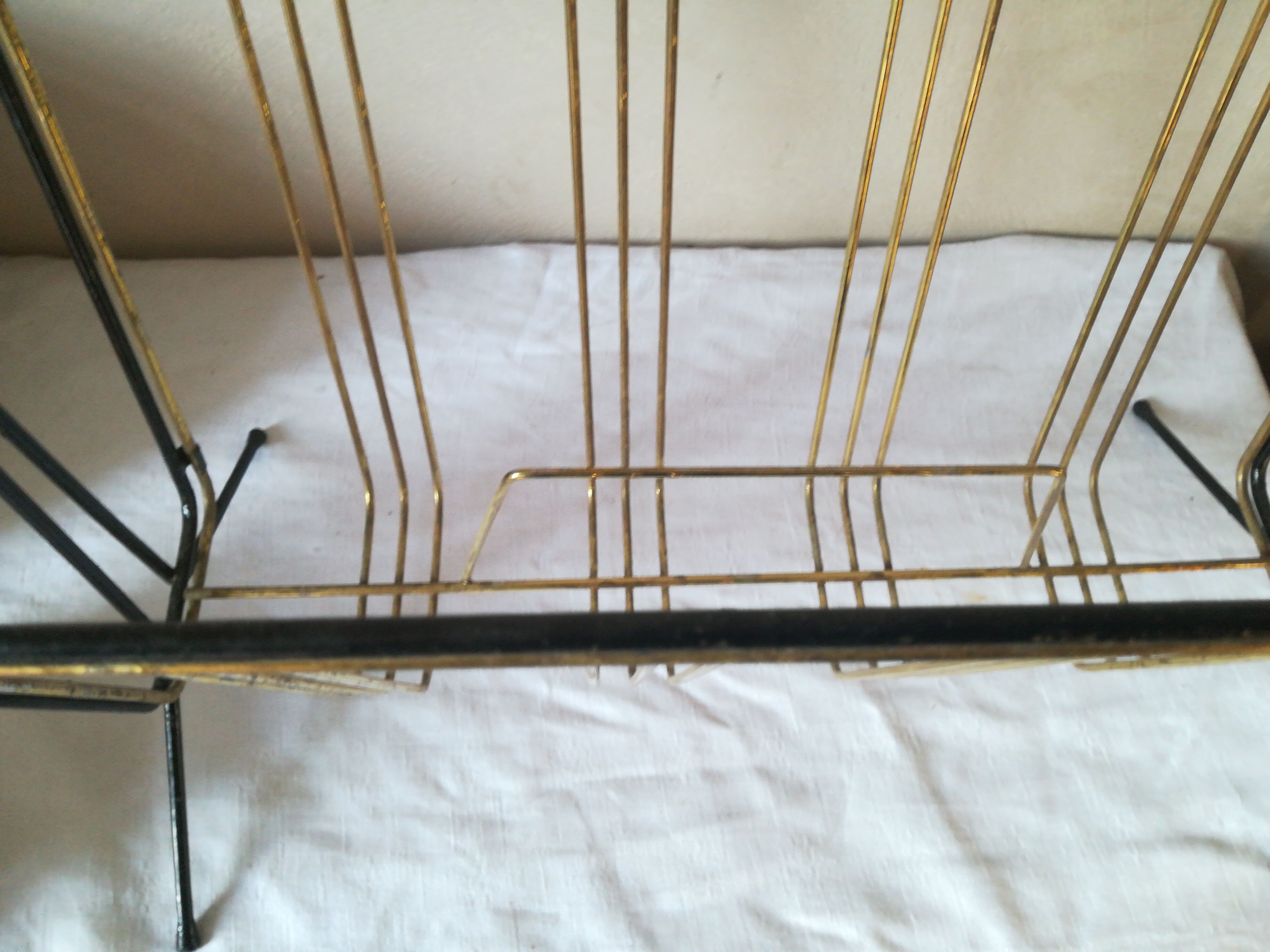 Metal magazine holder