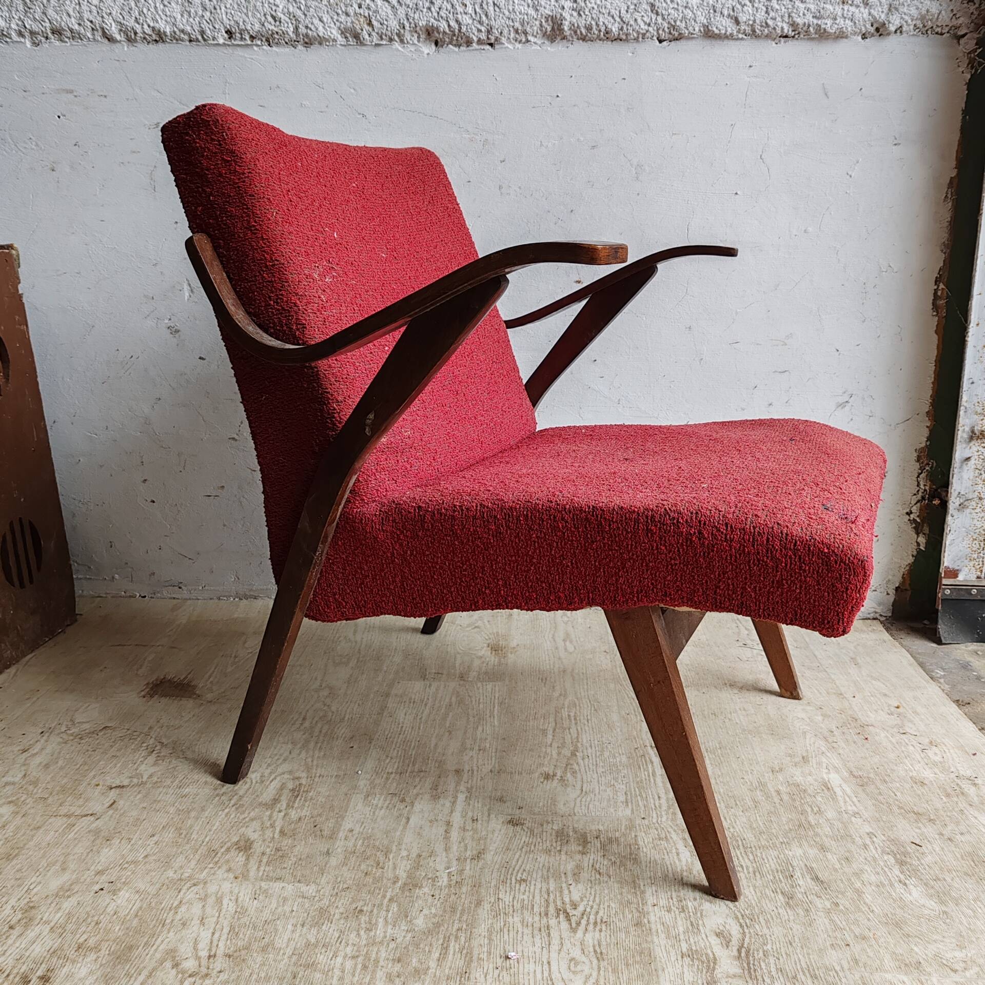 Fauteuil lounge Tatra vintage mi-siècle en bois cintré tchèque