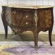 Commode de style Louis XV en bois de rose, chêne et dessus marbre
