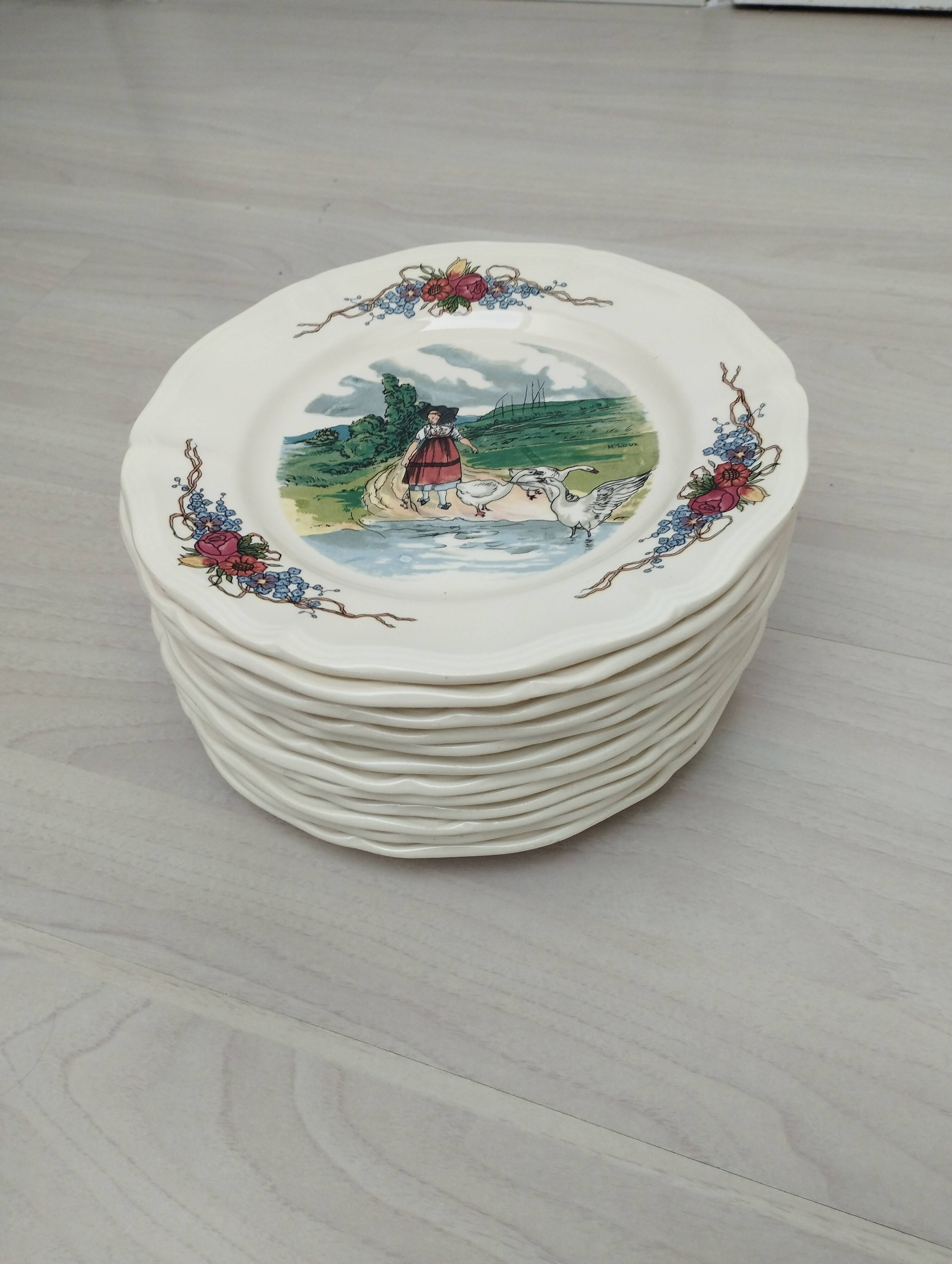 12 plates of the Obernai earthenware décor service signed Henri Loux