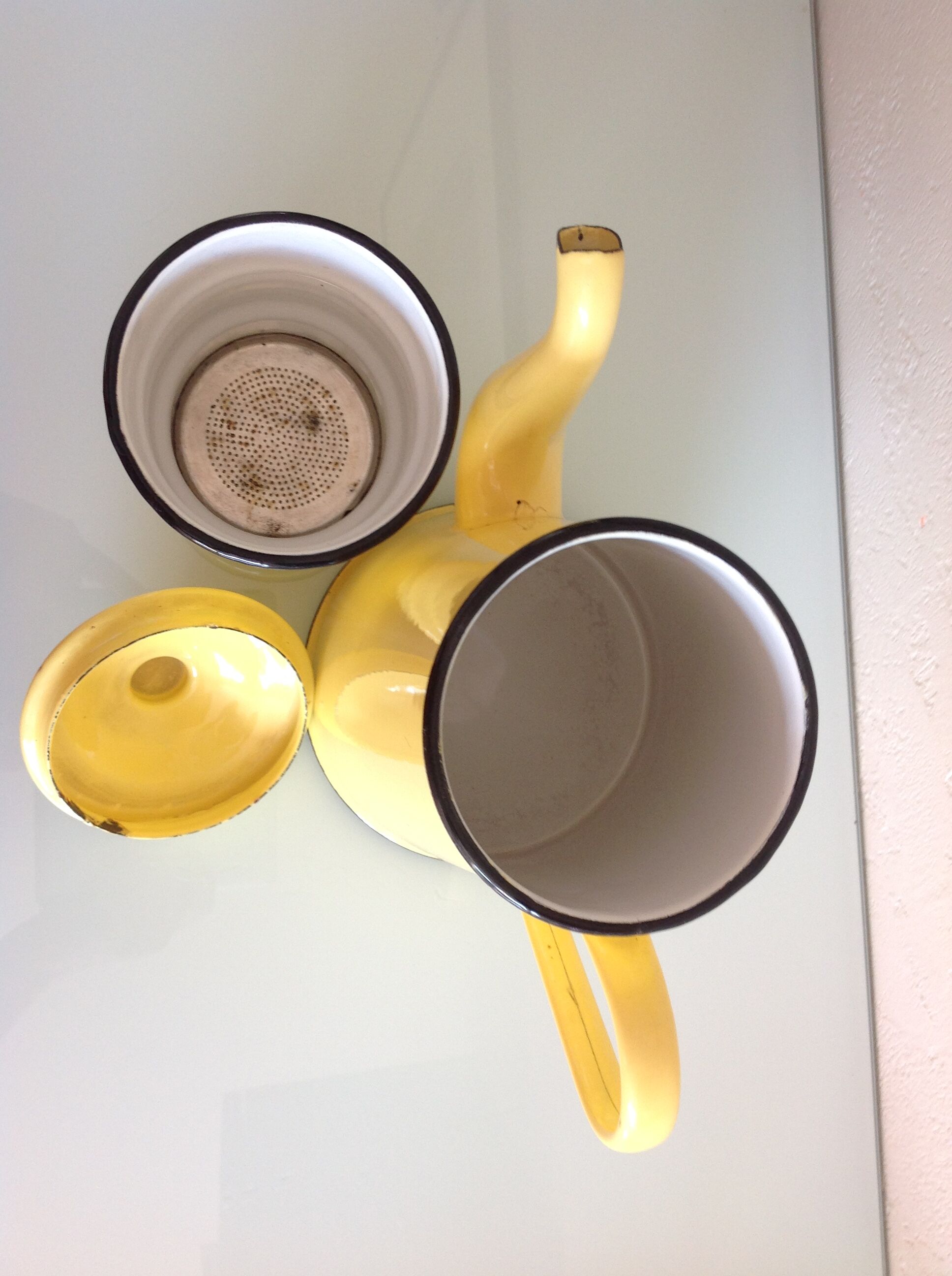 Former yellow enamelled coffee maker 50/60