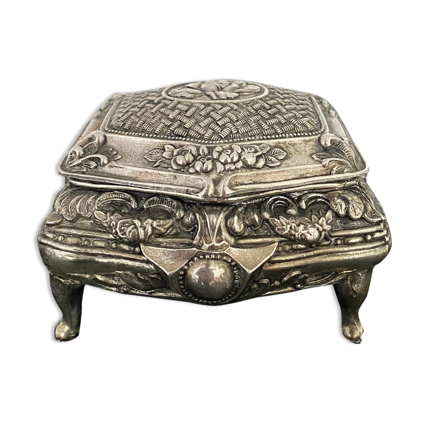 1 silver metal jewelry box