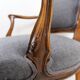 Fauteuil style Louis XV en tissu feutré gris