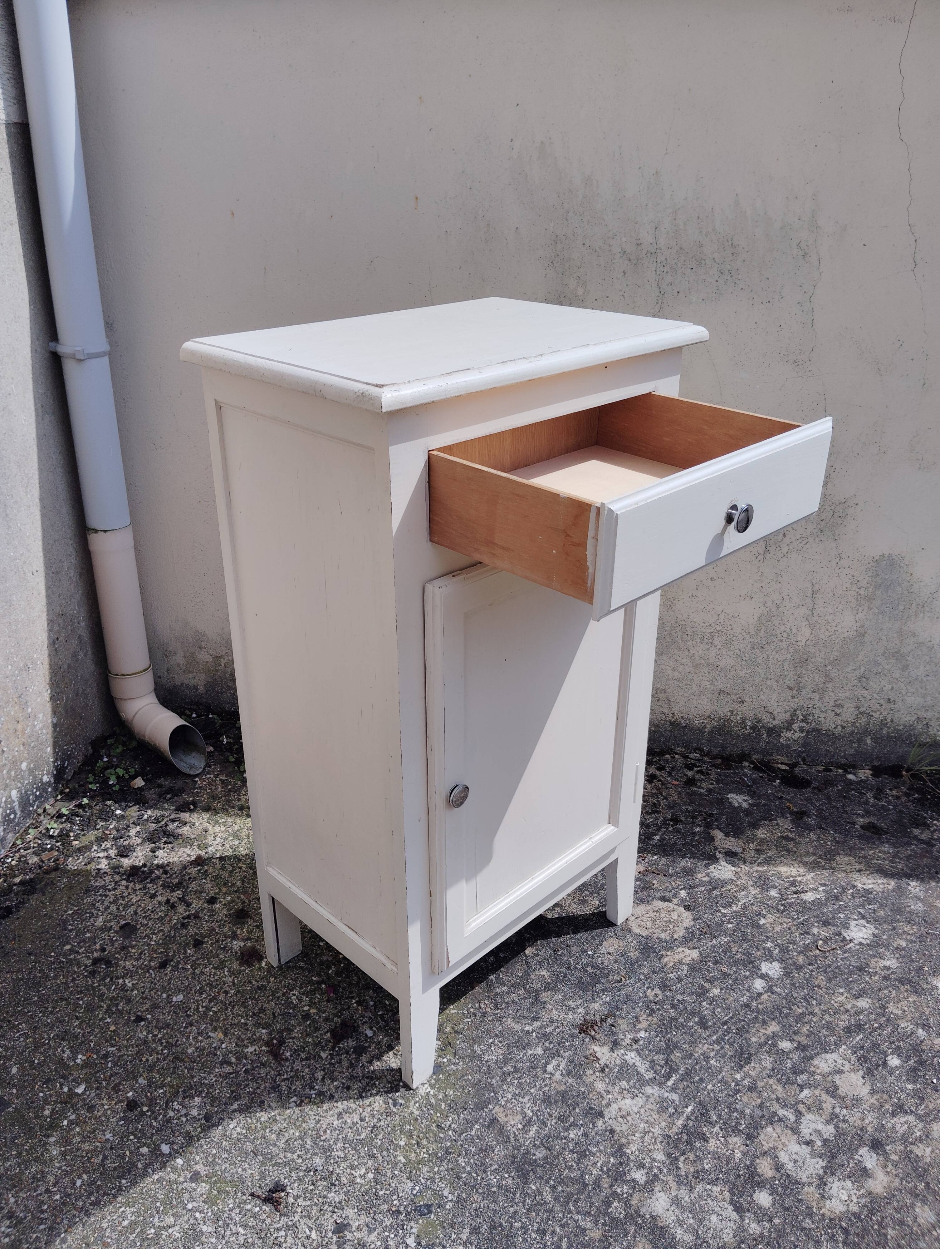 Small Parisian buffet/jam maker