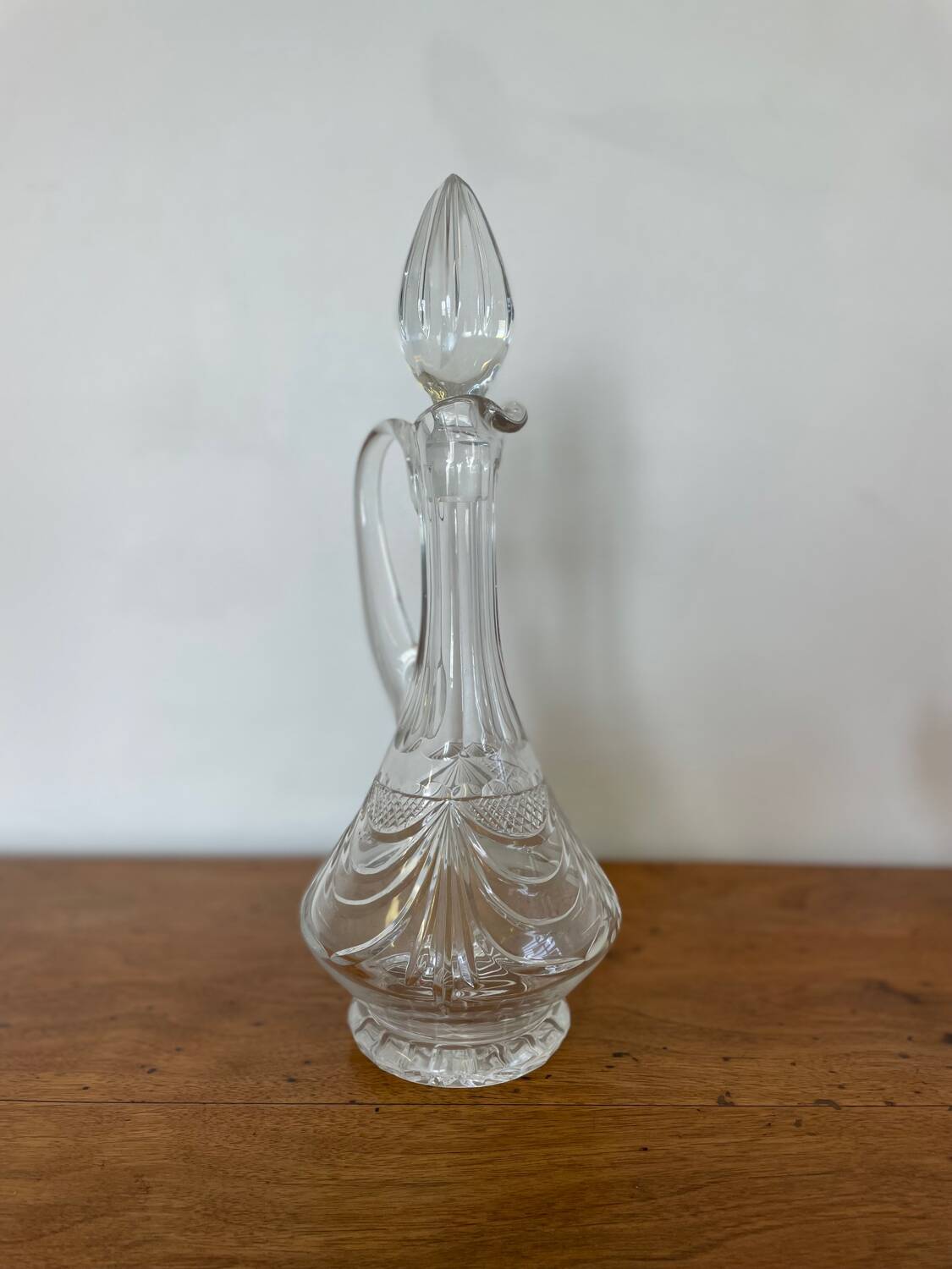 Hand-cut crystal glass and carafe set