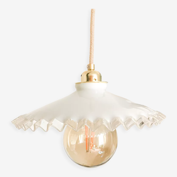Opaline suspension with lace