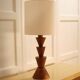 Lampe graphique en bois