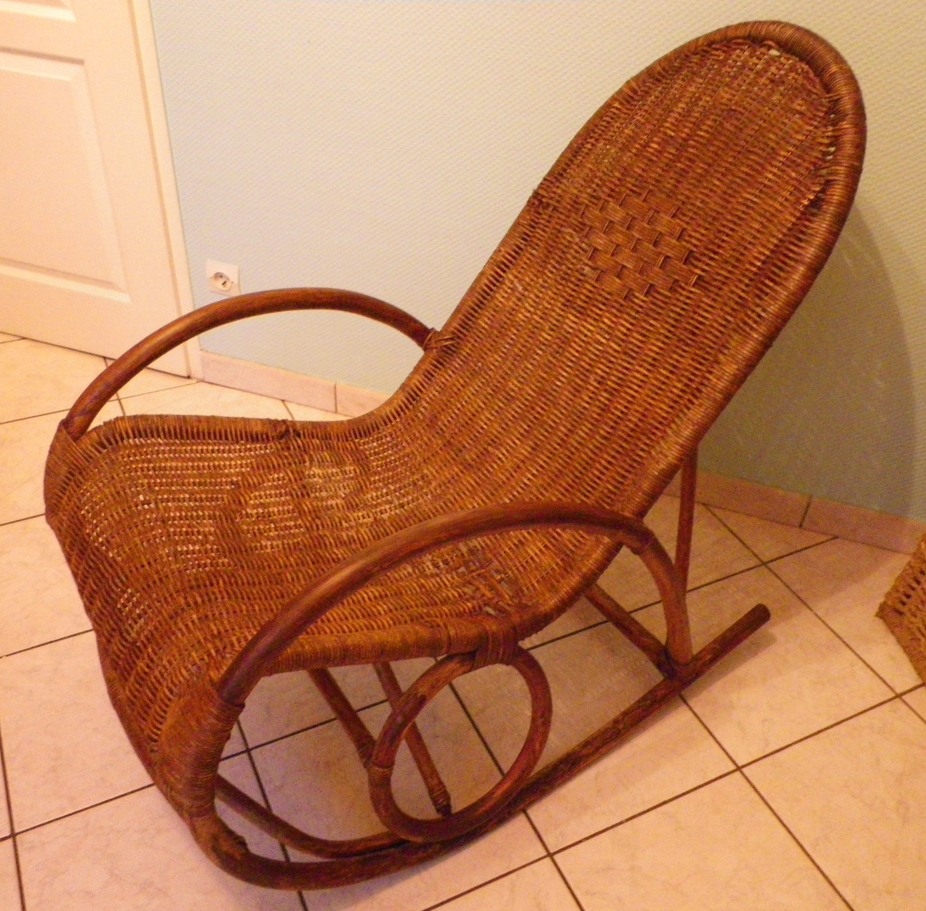 Rocking chair from the 70s in rattan and wicker