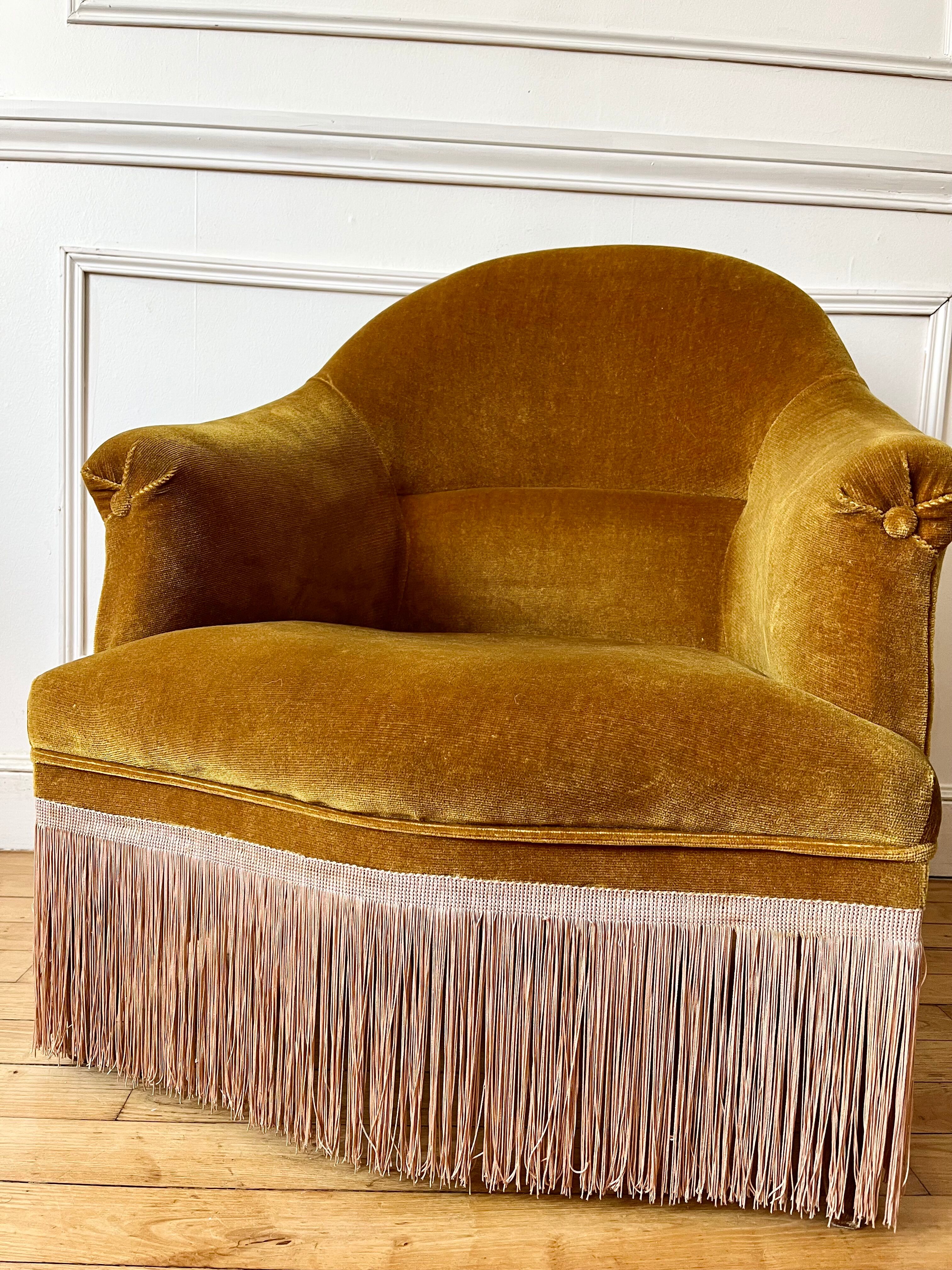 Toad armchair in gold velvet
