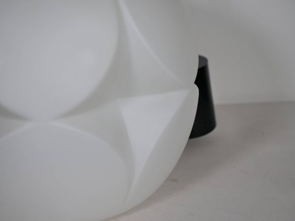 Plafonnier en verre opale des années 1970, design Peill Putzler