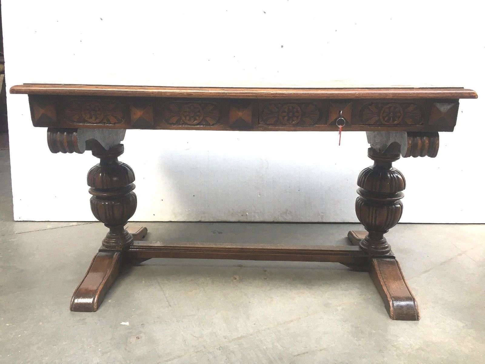 Table style Renaissance office