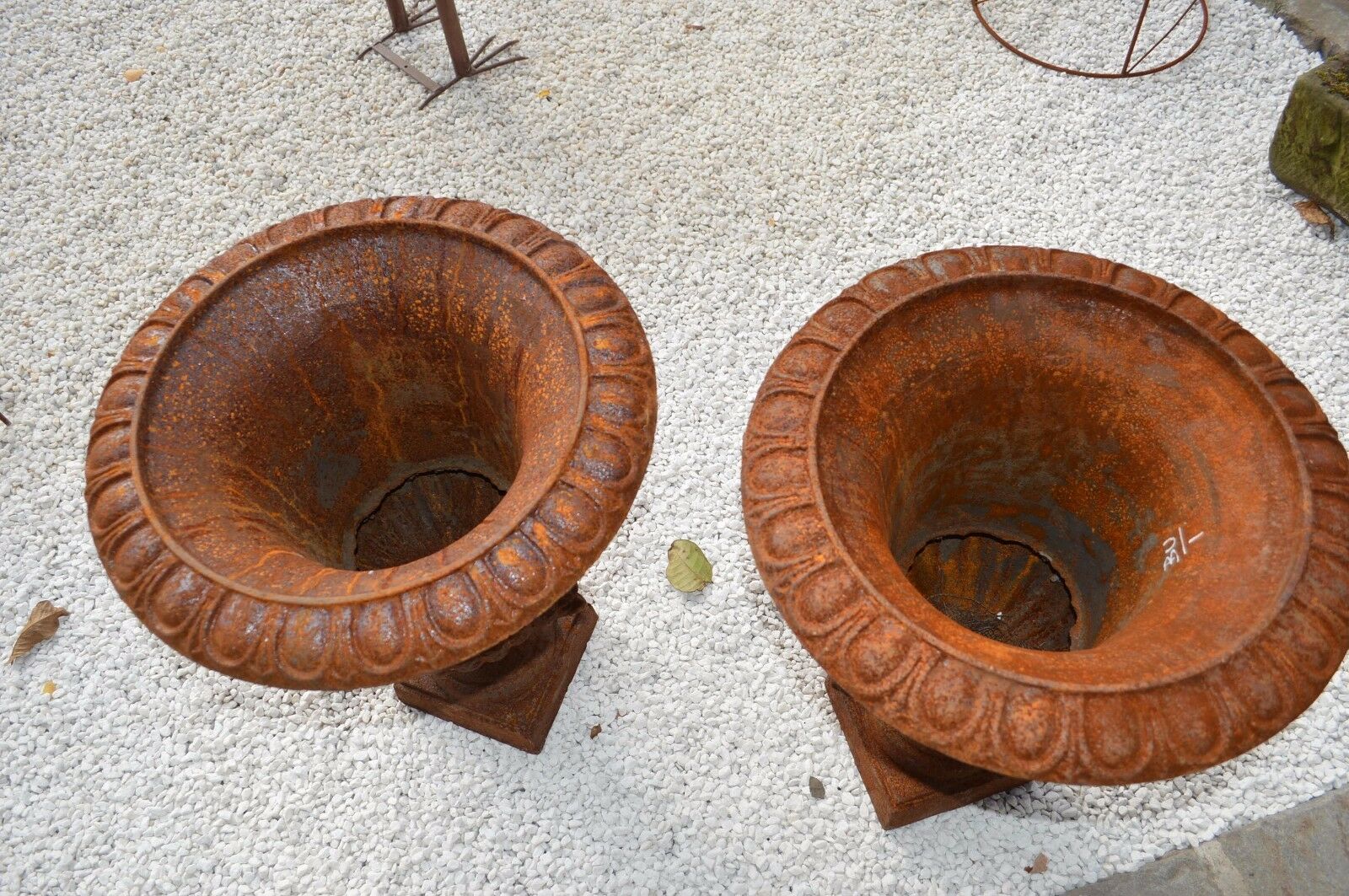 Cast iron media vases