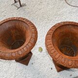 Cast iron media vases