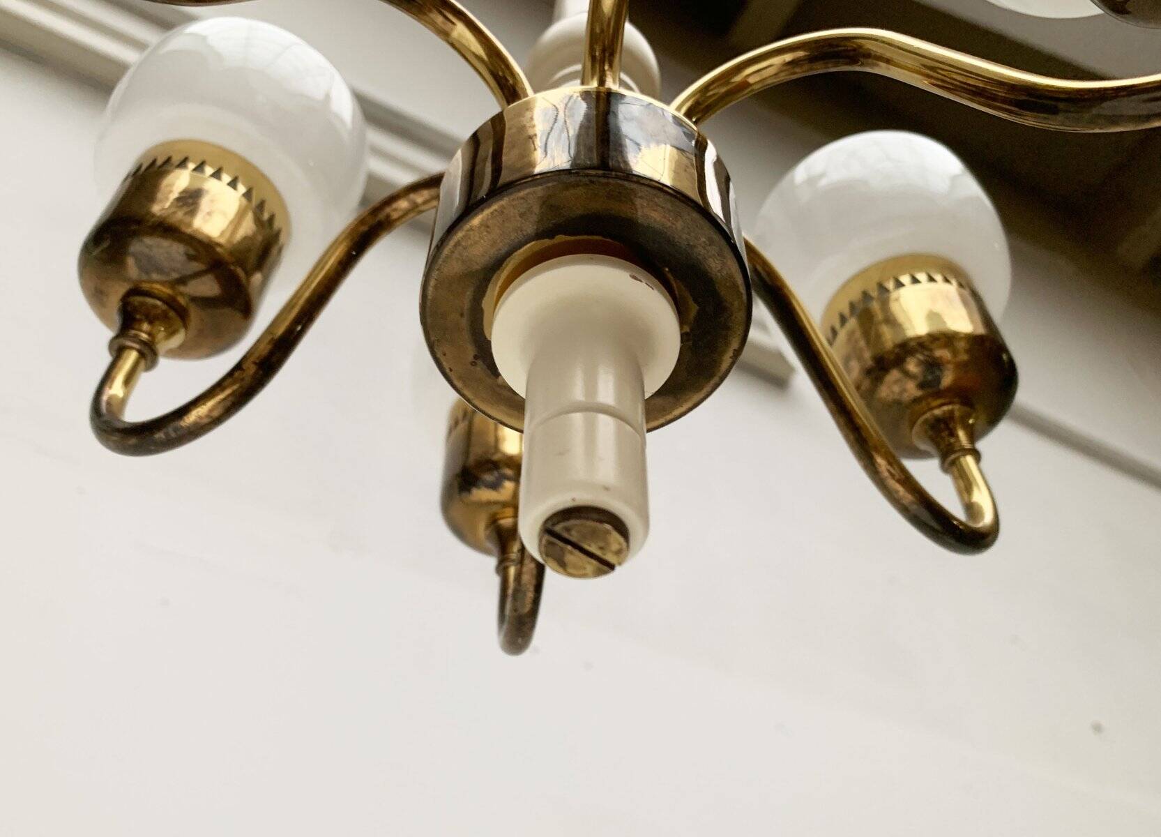 Swedish chandelier T526 from the mid-century by Hans-Agne Jakobsson for Hans-Agne Jakobsson AB.