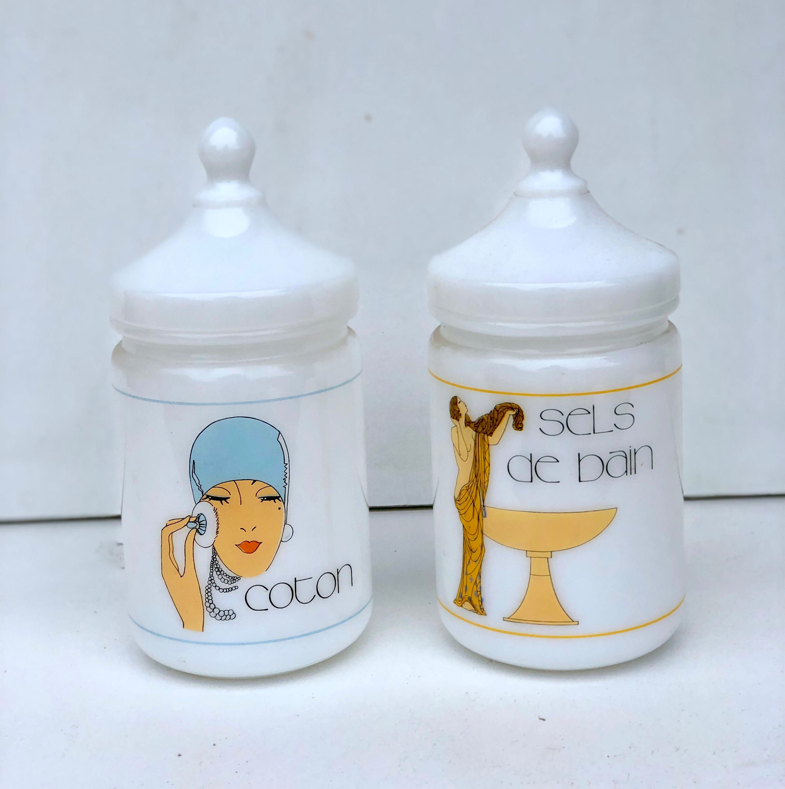 Vintage bathroom pot set