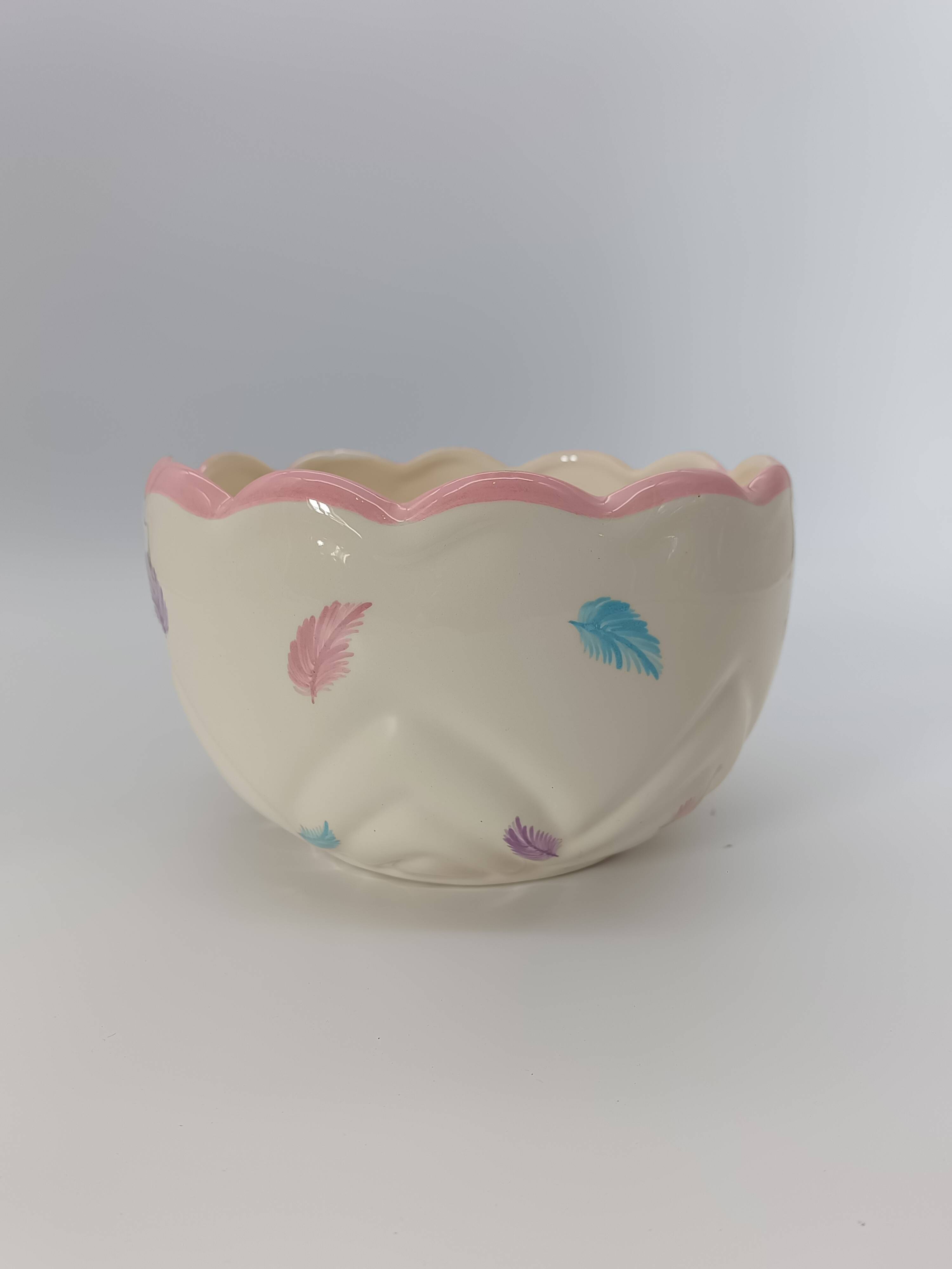 Vintage Fluted Ceramic Cache-Pot – Pastel Feather & Collar Decor