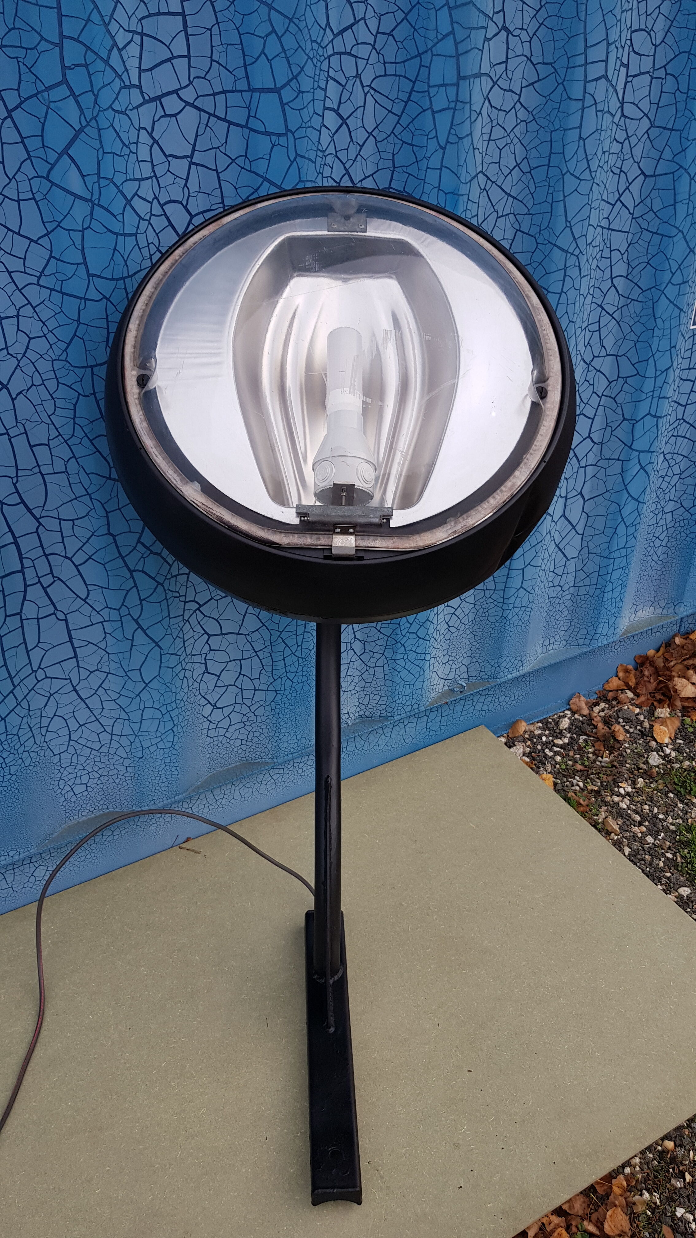 Former round lantern of public lighting of the city of Paris