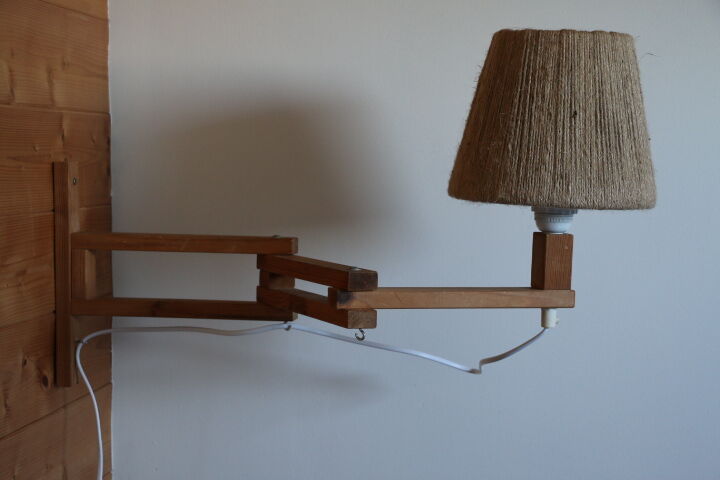 Wooden stem wall lamp