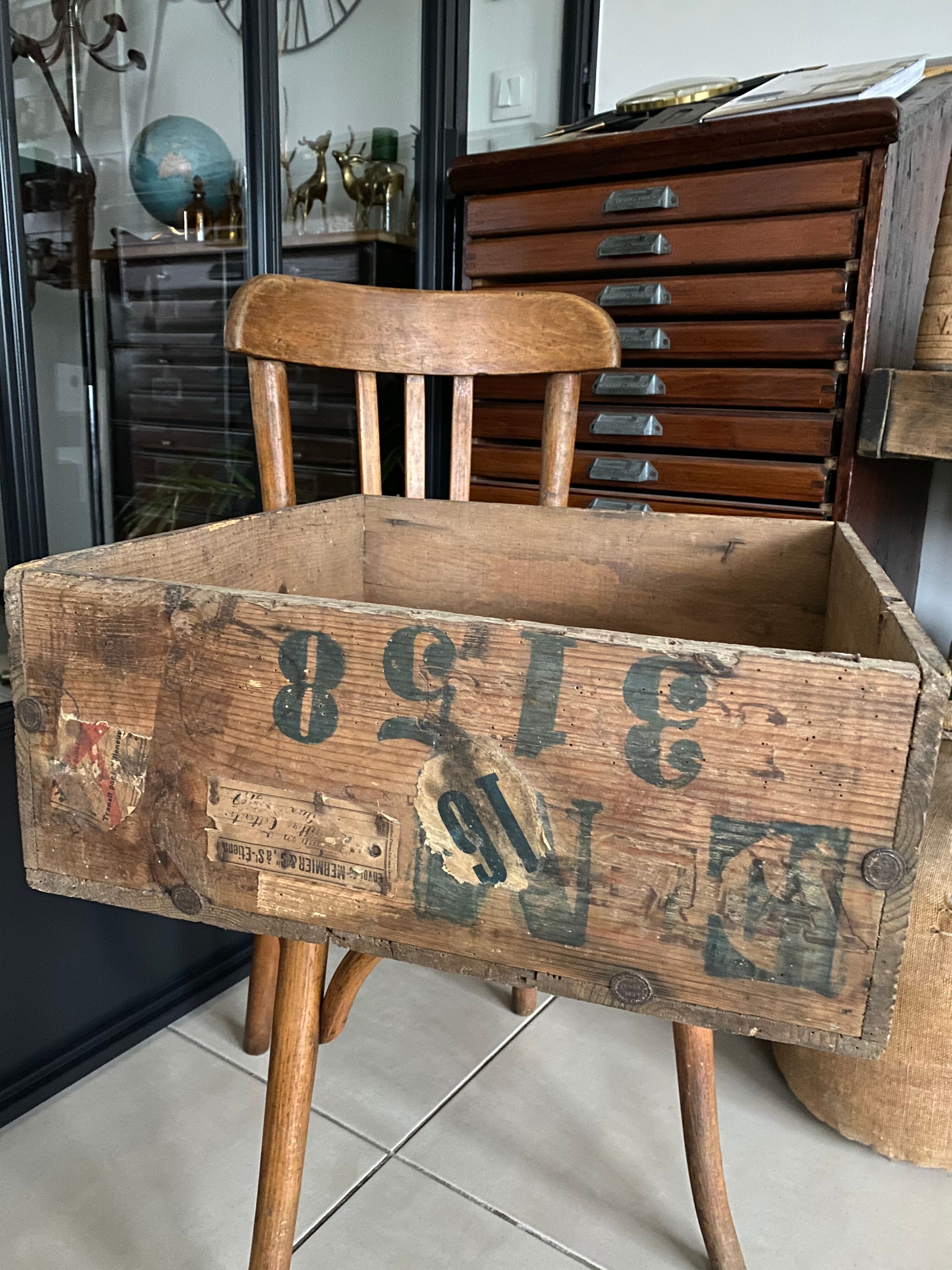Ancienne caisse en bois « Rhum Luceta »