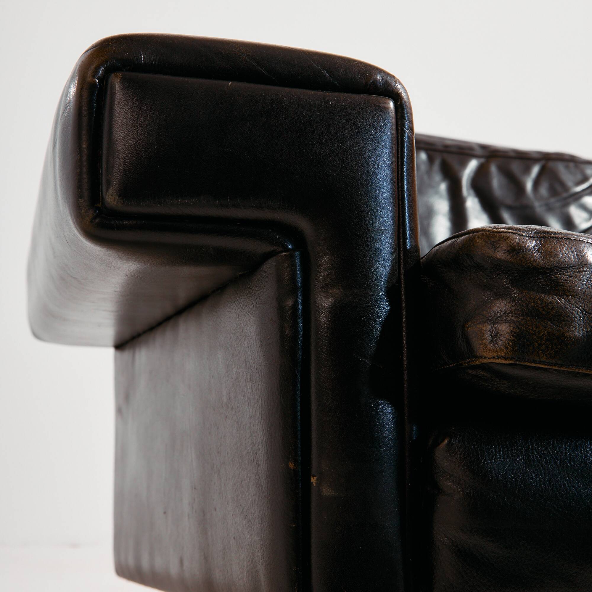 Two-seater leather sofa