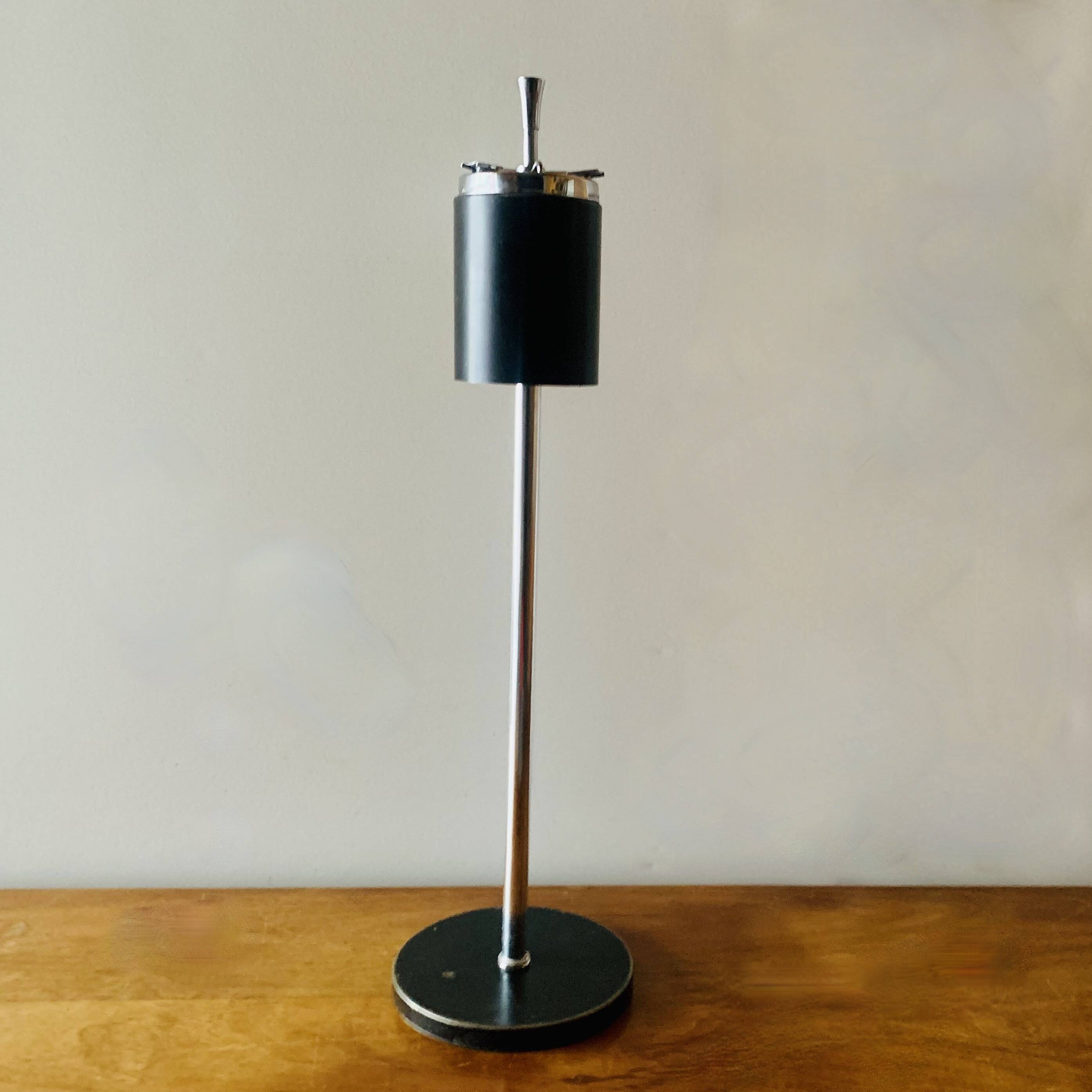 Vintage metal ashtray - push up