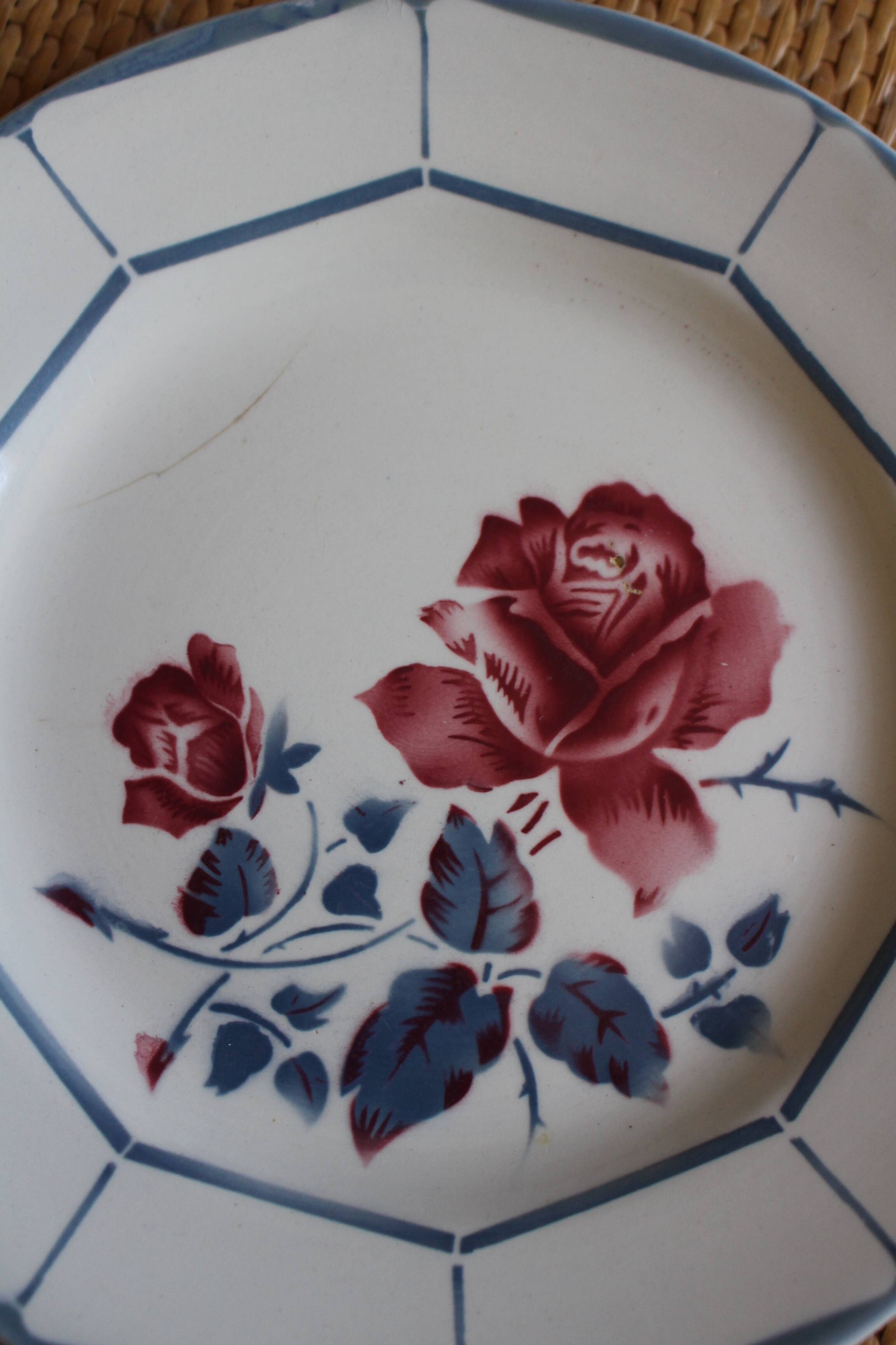 Lot 2 small plates Digoin Sarreguemines Malmaison Marinette