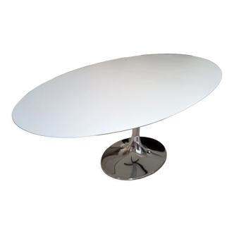 Table pied tulipe