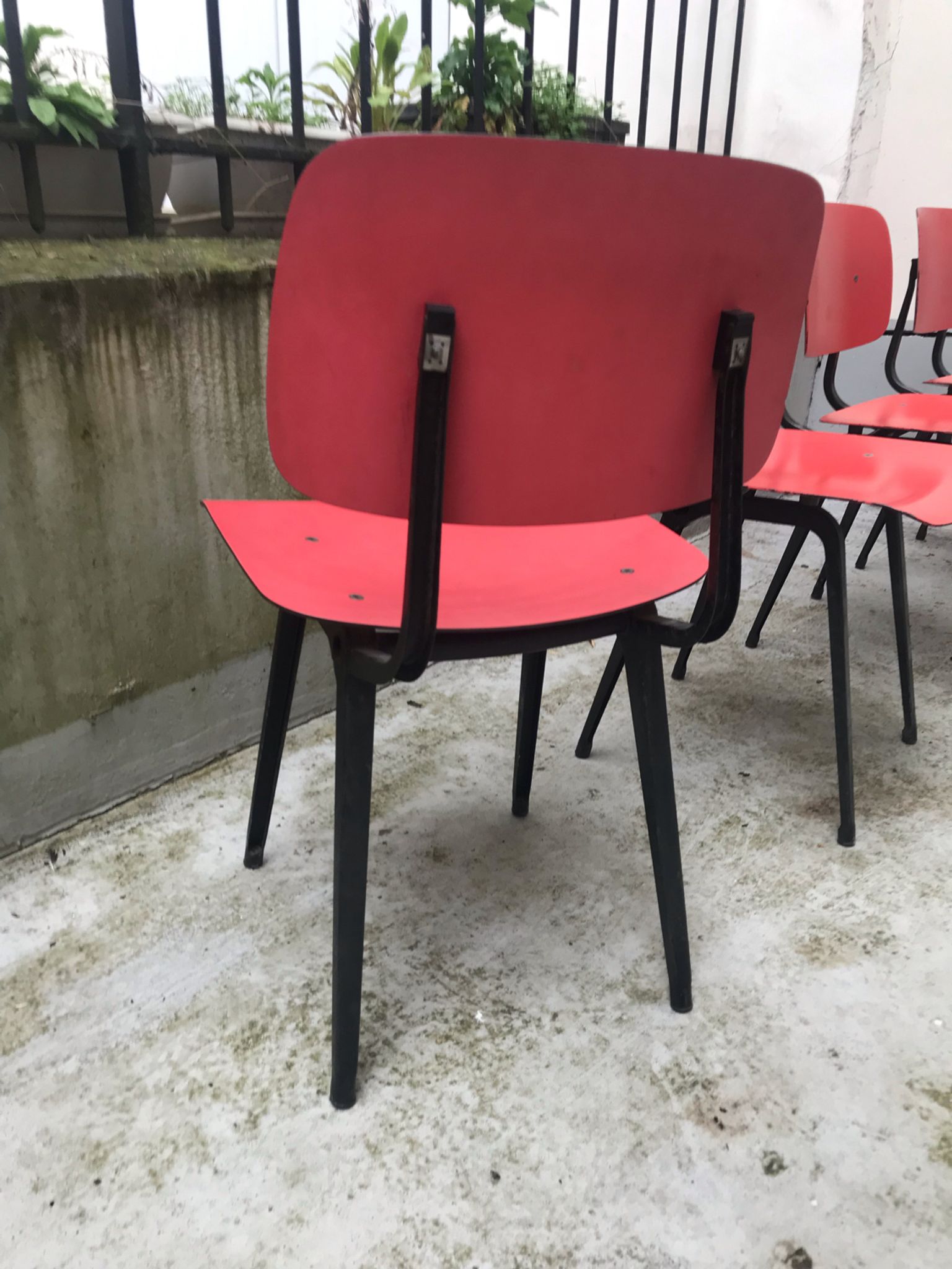 Suite de 4 chaises modèle "Revolt" de Friso Kramer