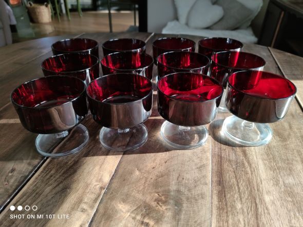Lot de 12 coupes à champagne Luminarc modèle Suède rouge