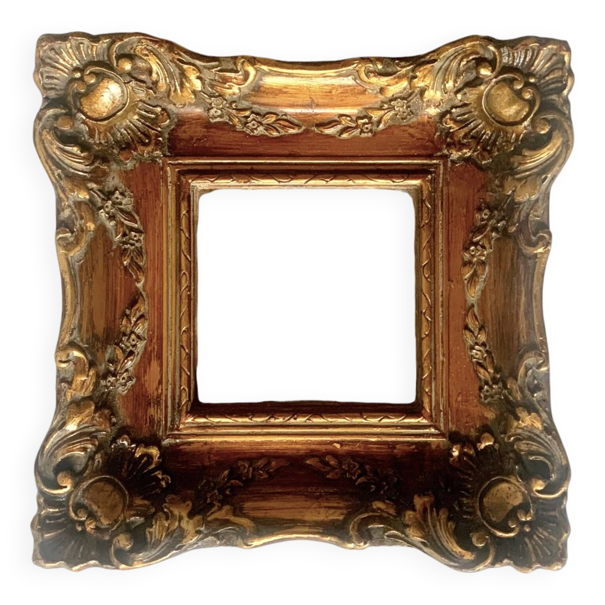 Petit cadre carré en bois sculpté doré style rococo