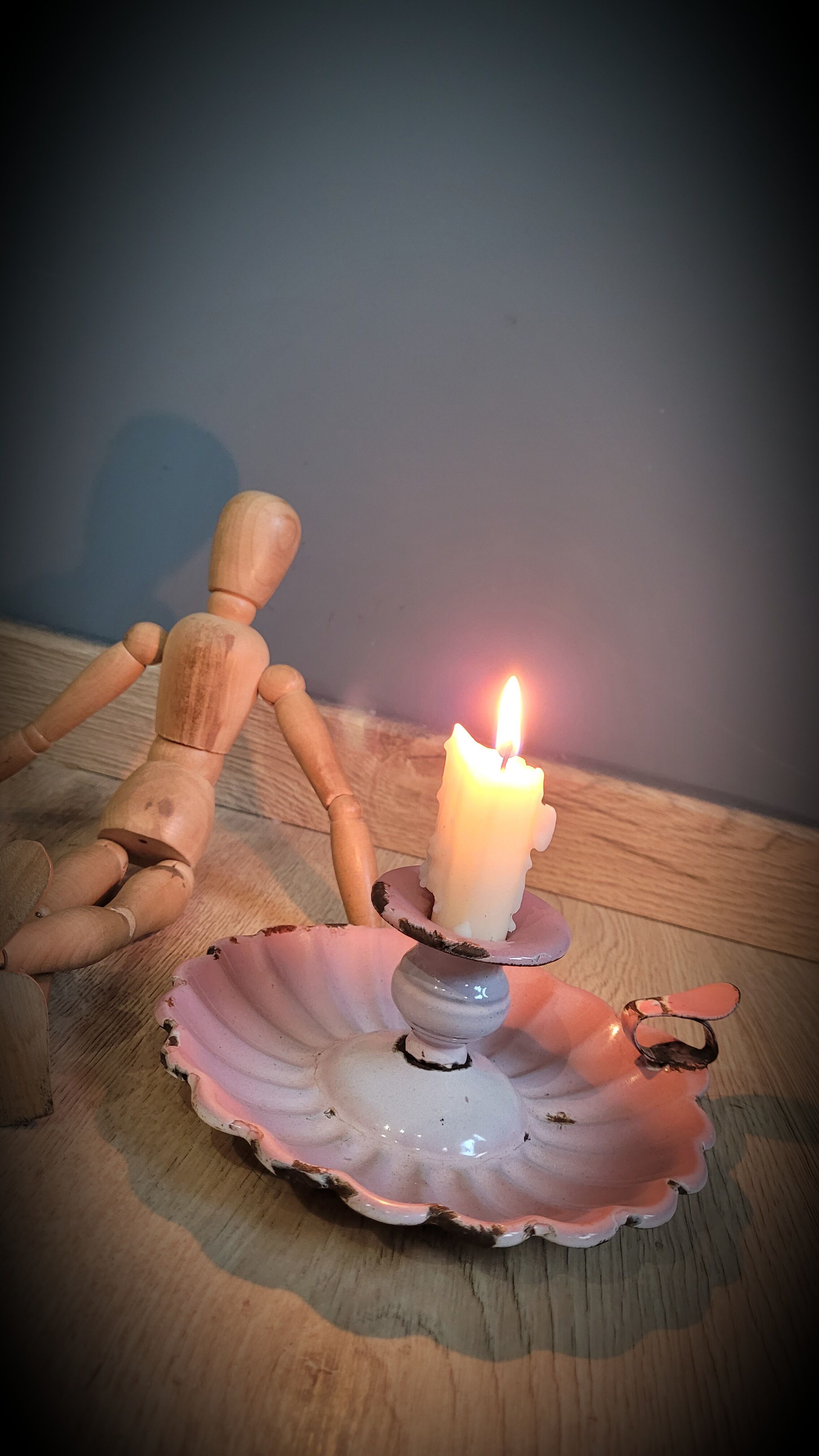 Candle holder enamelled pink cellar rat