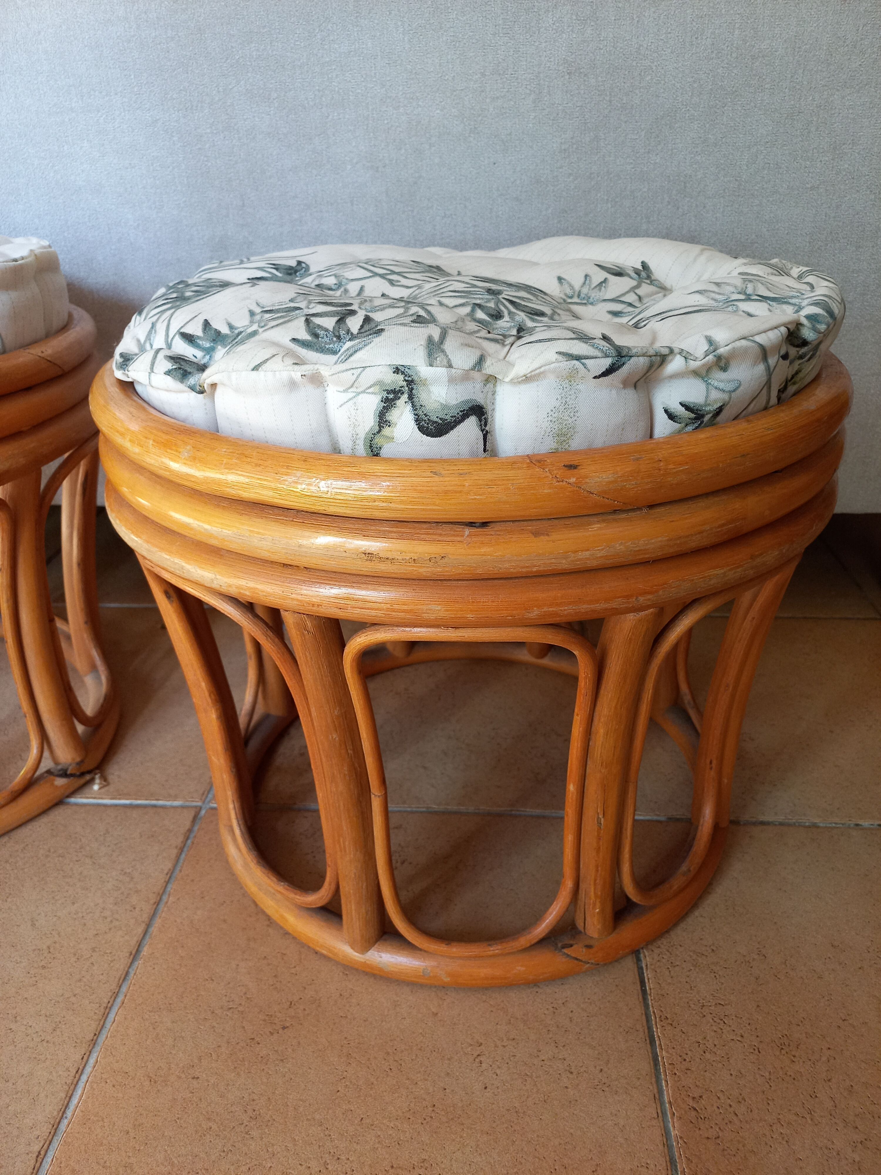 2 poufs en rotin vintage des années 70-80