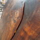 Table basse brutaliste en bois massif