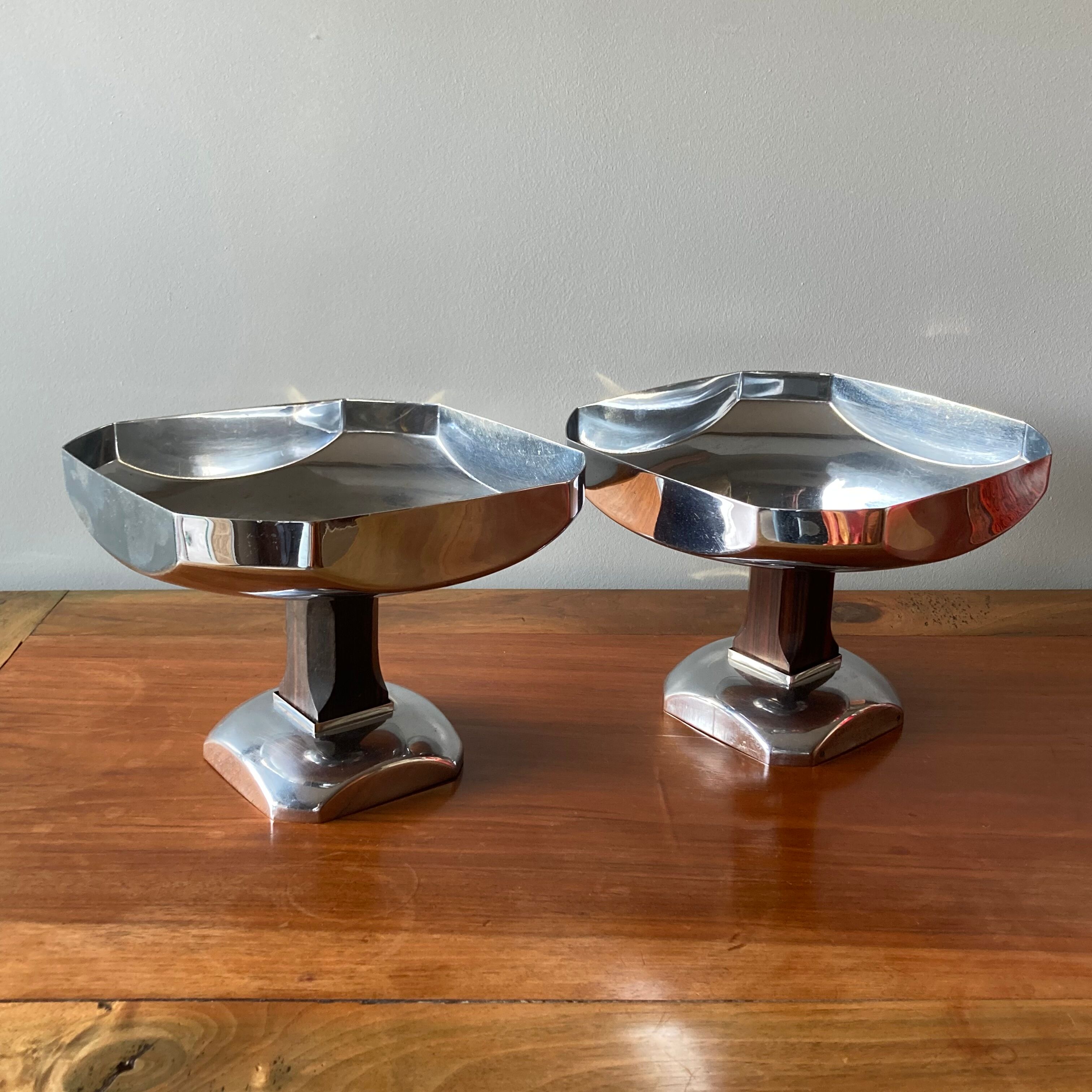Pair of standing cups in chrome-plated metal and Rosewood from Rio, French work of the Art Deco period