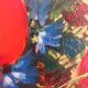 Bouquet champêtre de coquelicots dans un vase azuré EMY 1980