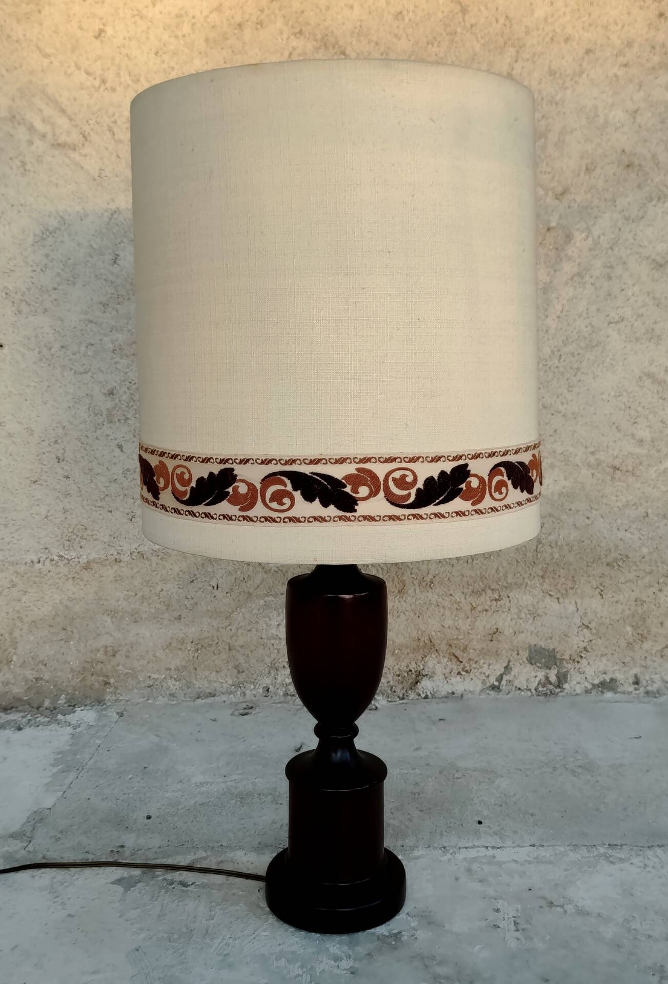 Table lamp base in turned solid wood (mahogany) - mid 20th century.