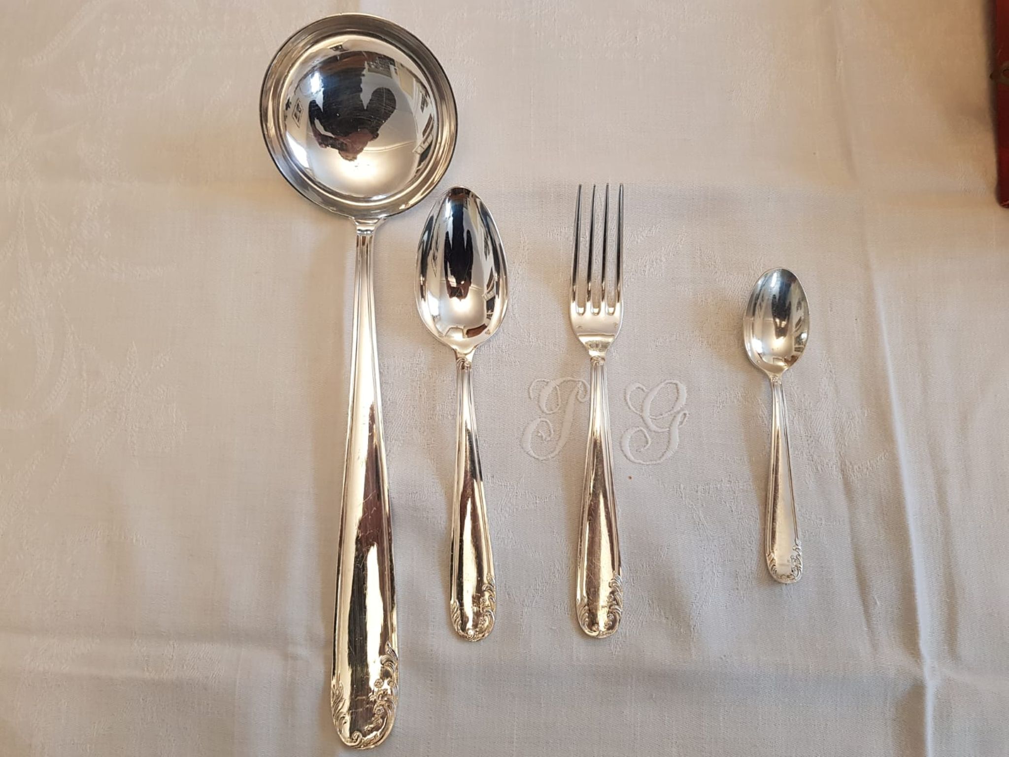 Silver cutlery set for 36 place settings and its ladle.