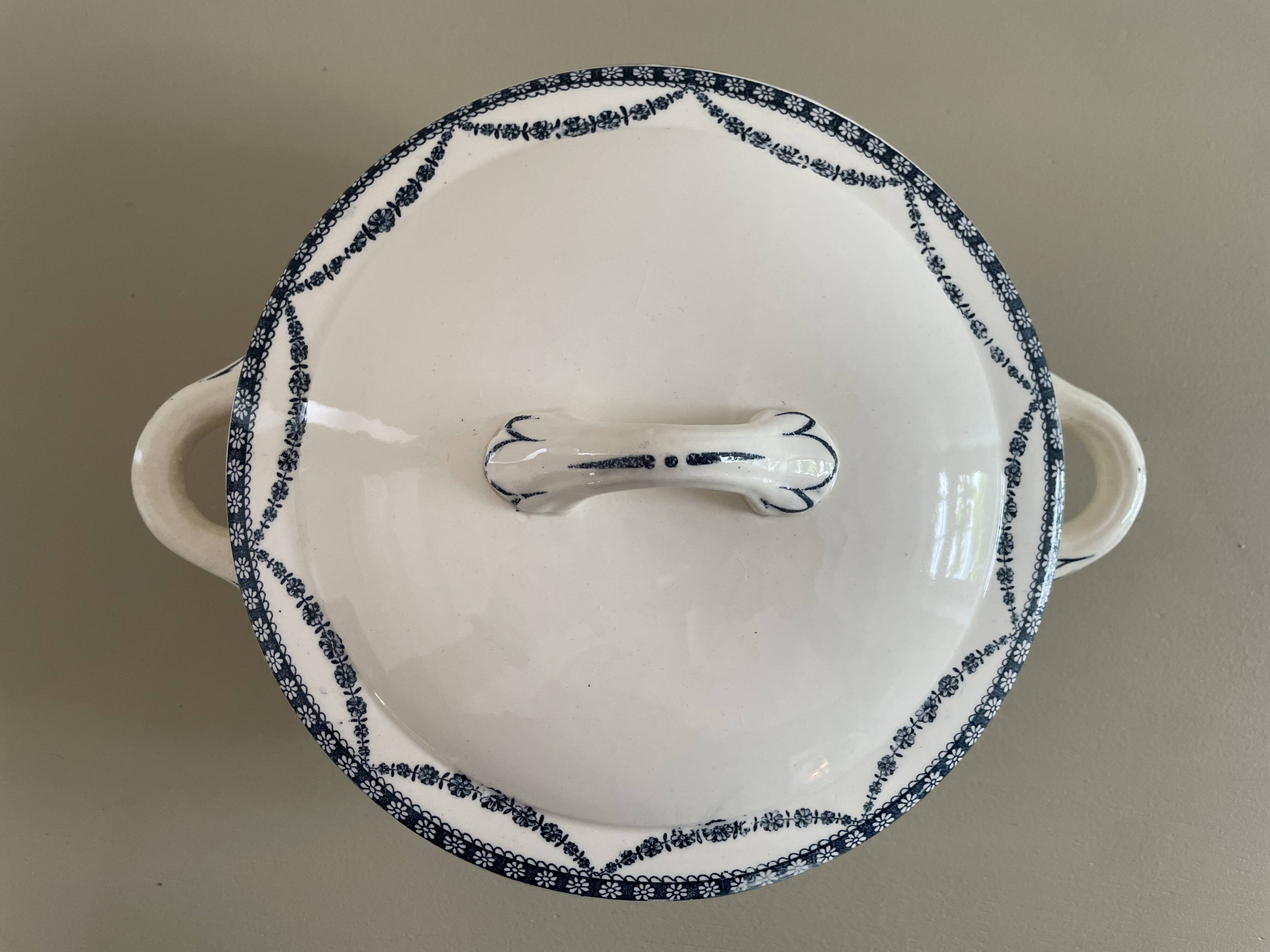 Petite soupière ou légumier en terre de fer Salins modèl Vincennes