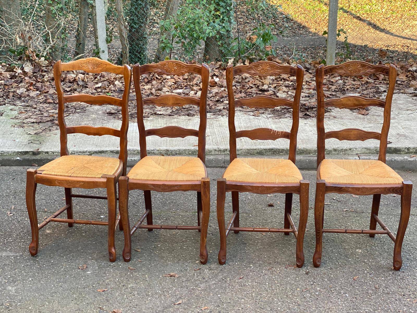 4 Louis XV chairs in solid oak with rush seats, shell carvings, 19th century.