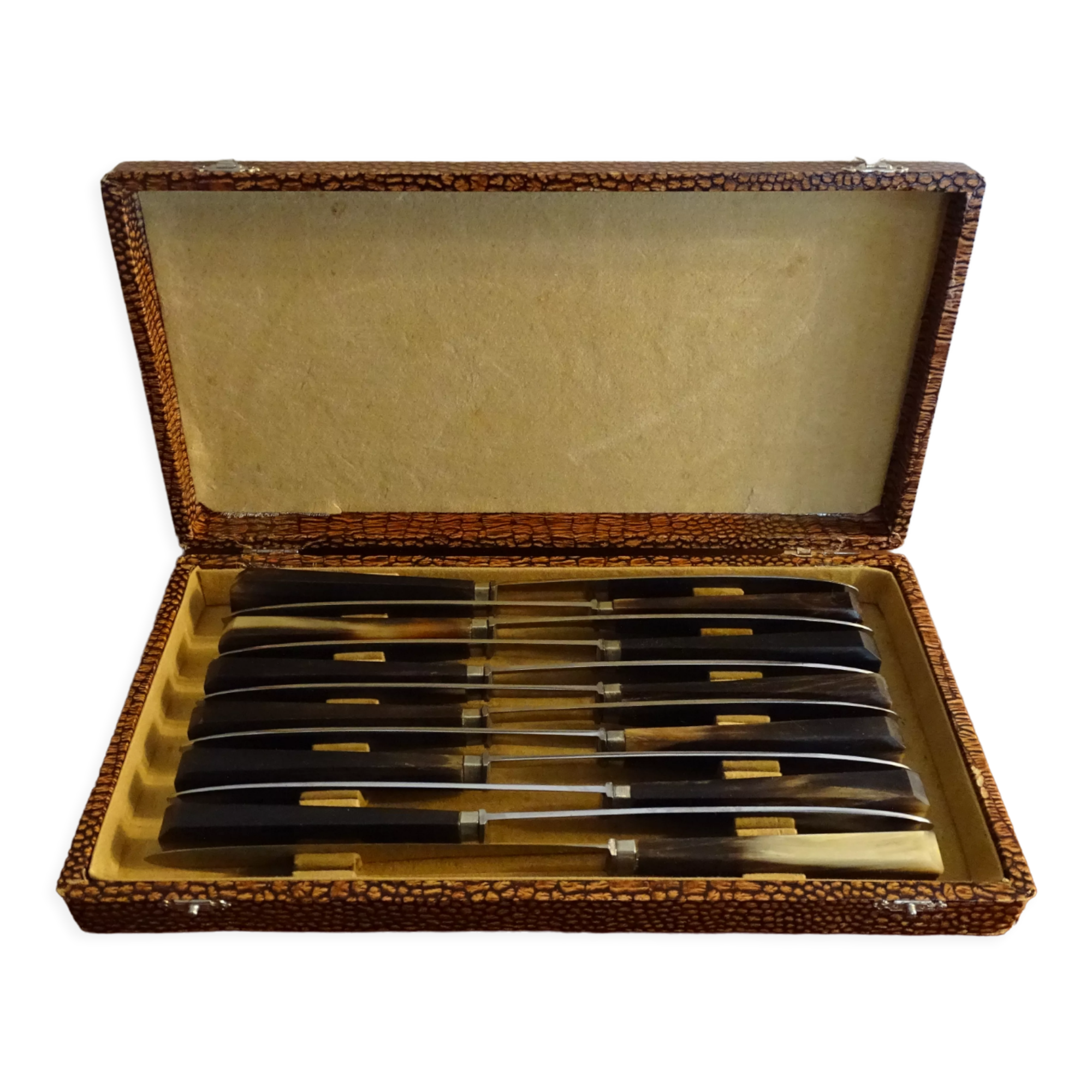 12 vintage dessert knives Pradel horn sleeves in case