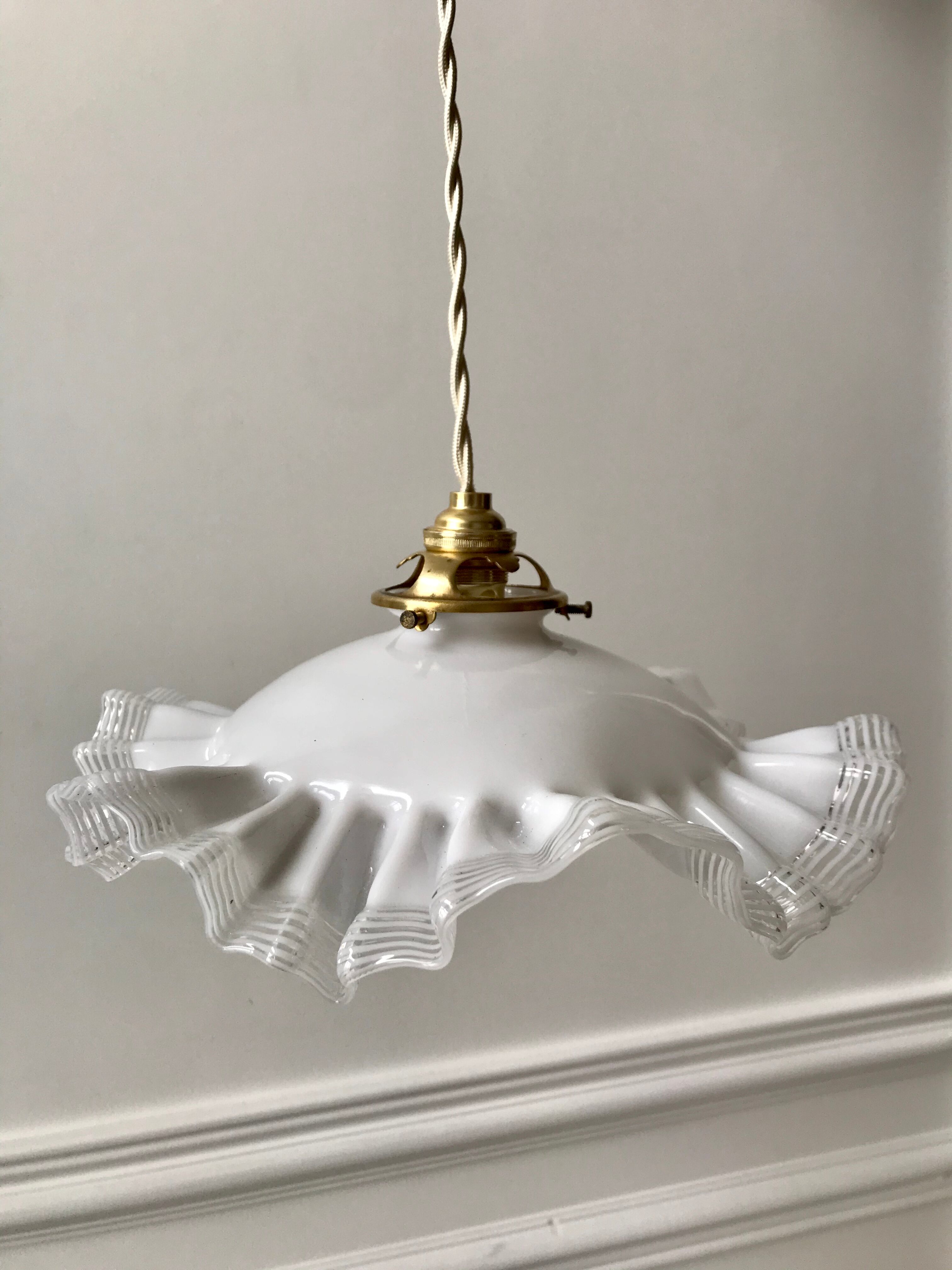 Opaline suspension in pleated glass 40s-50s
