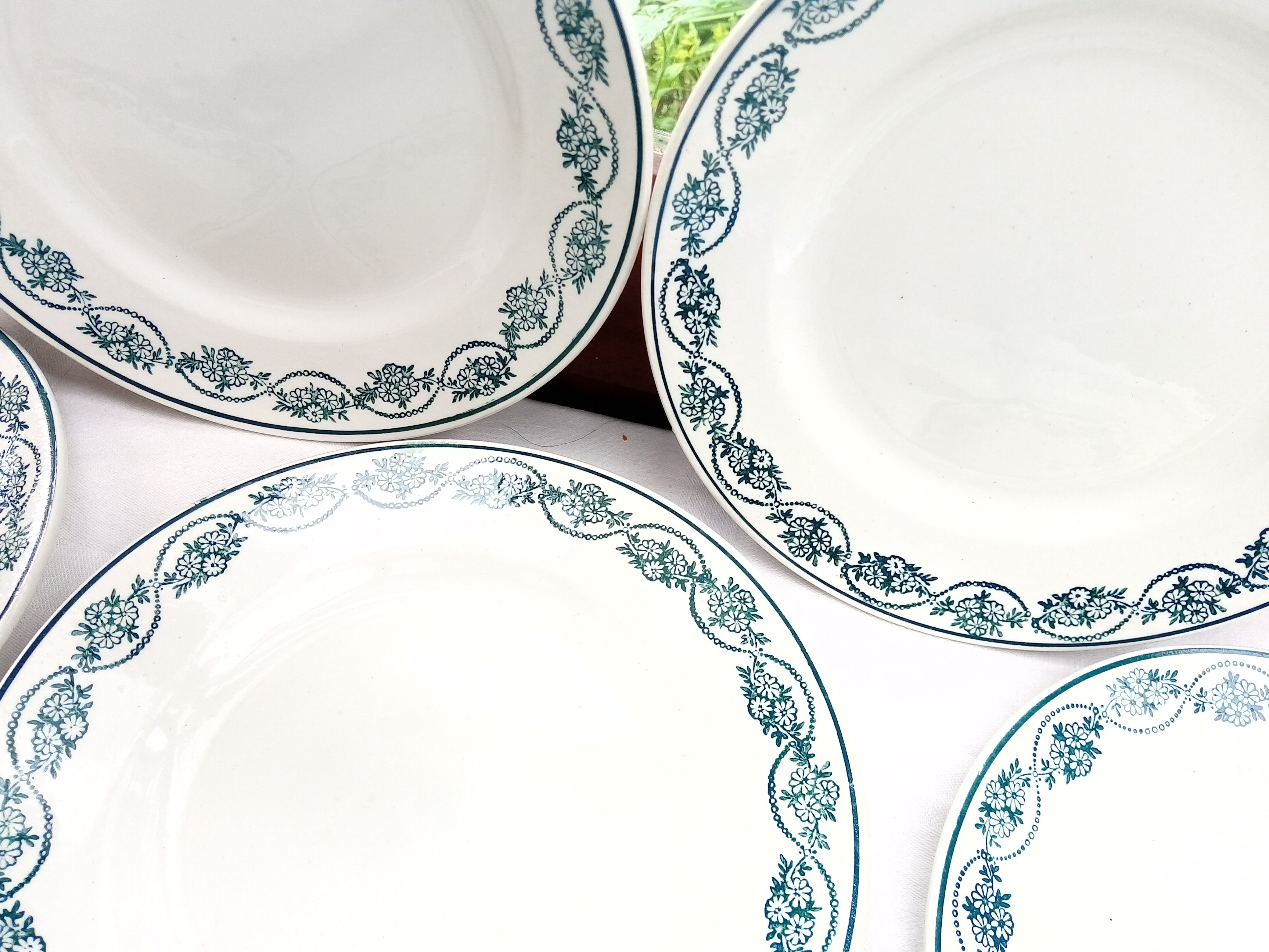 8 dessert plates St Amand