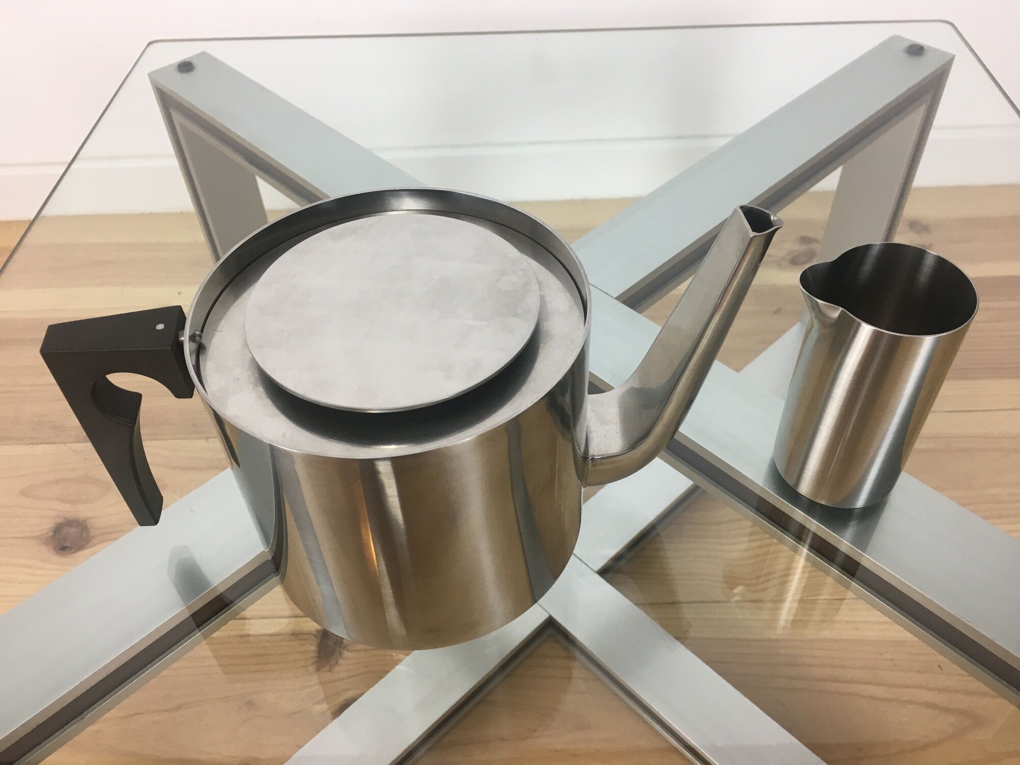 Arne Jacobsen stainless steel teapot and milk pot, Cylinda Line, by Stelton