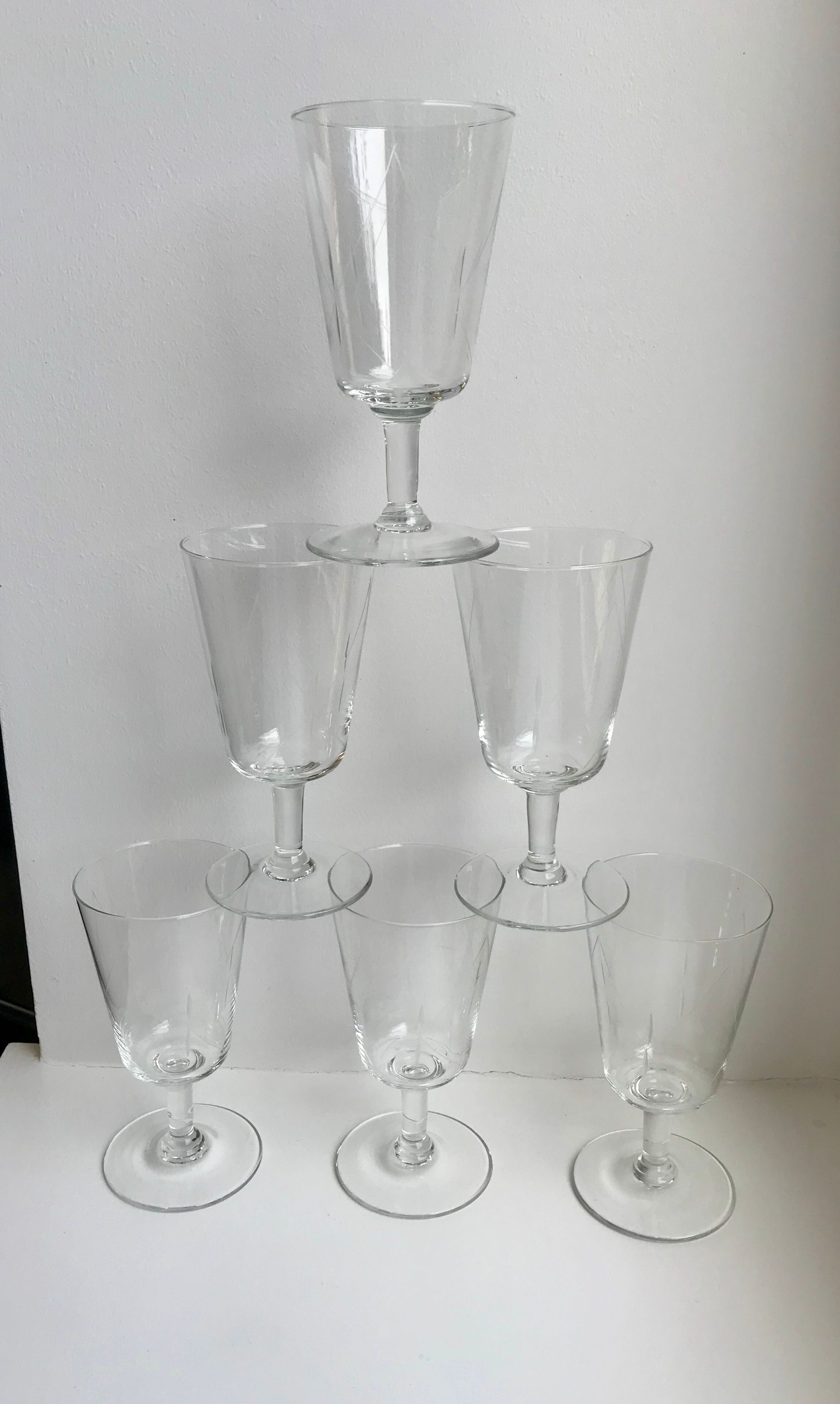 Set of 6 crystal wine glasses engraved 60s