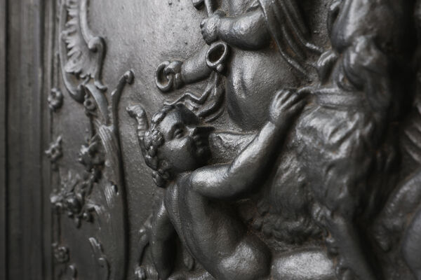 Plaque de cheminée en fonte de style rococo, France vers 1780