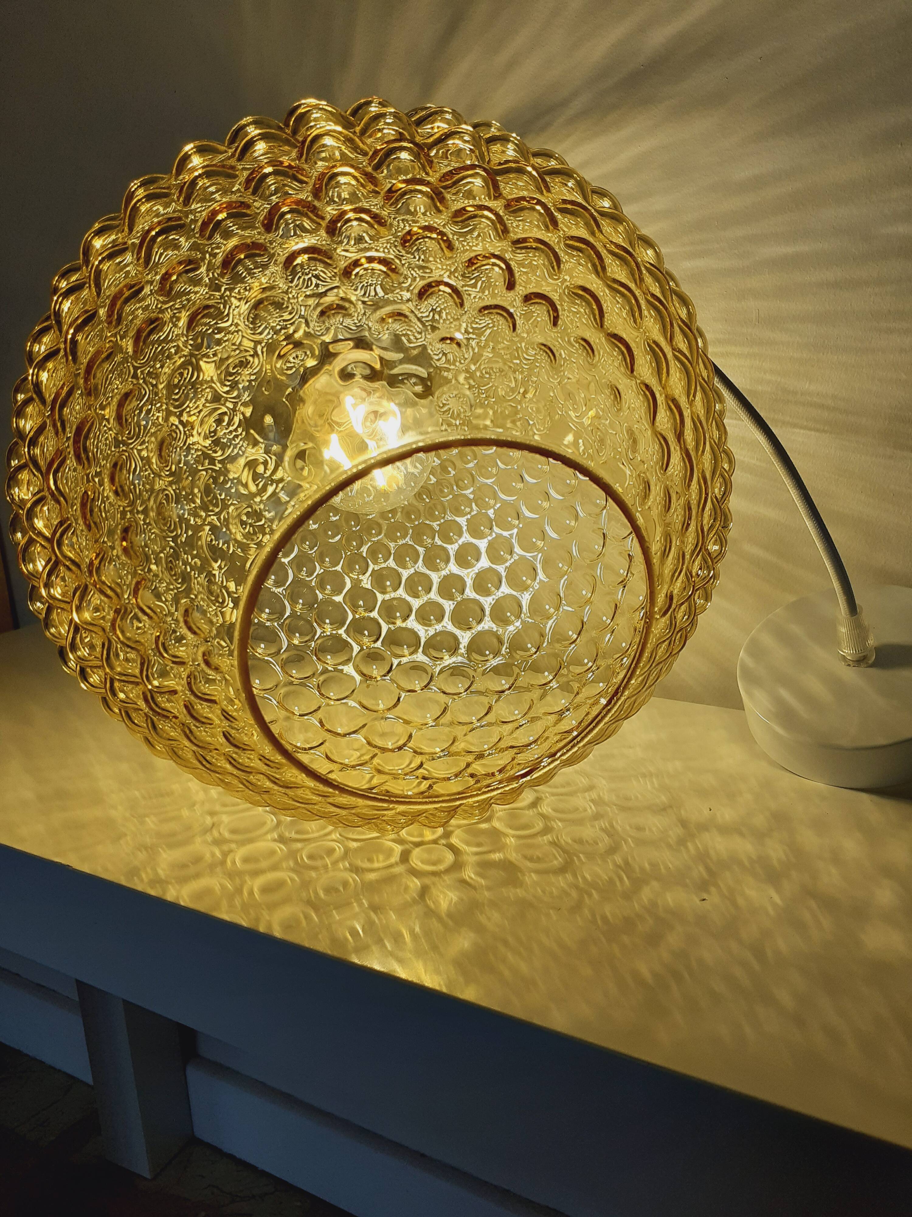 Glass bubble globe suspension