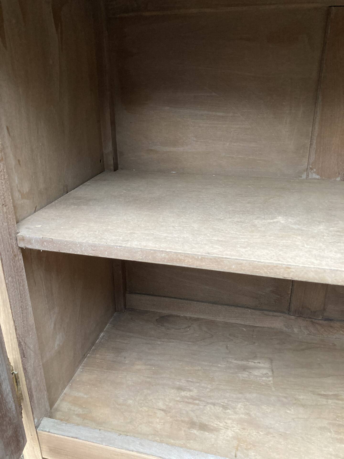 Petit buffet ancien en bois 